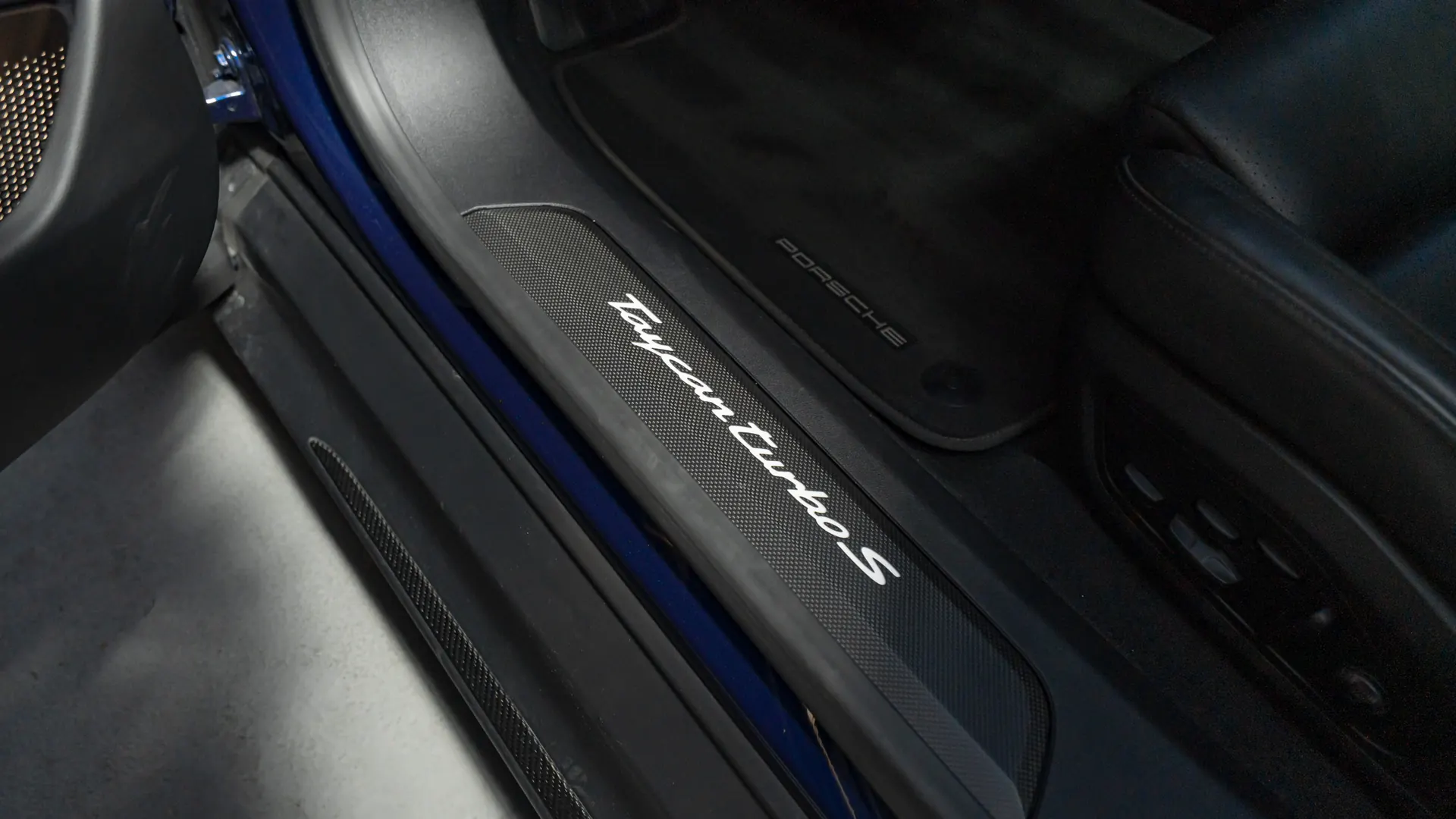 Porsche Taycan — photo 26