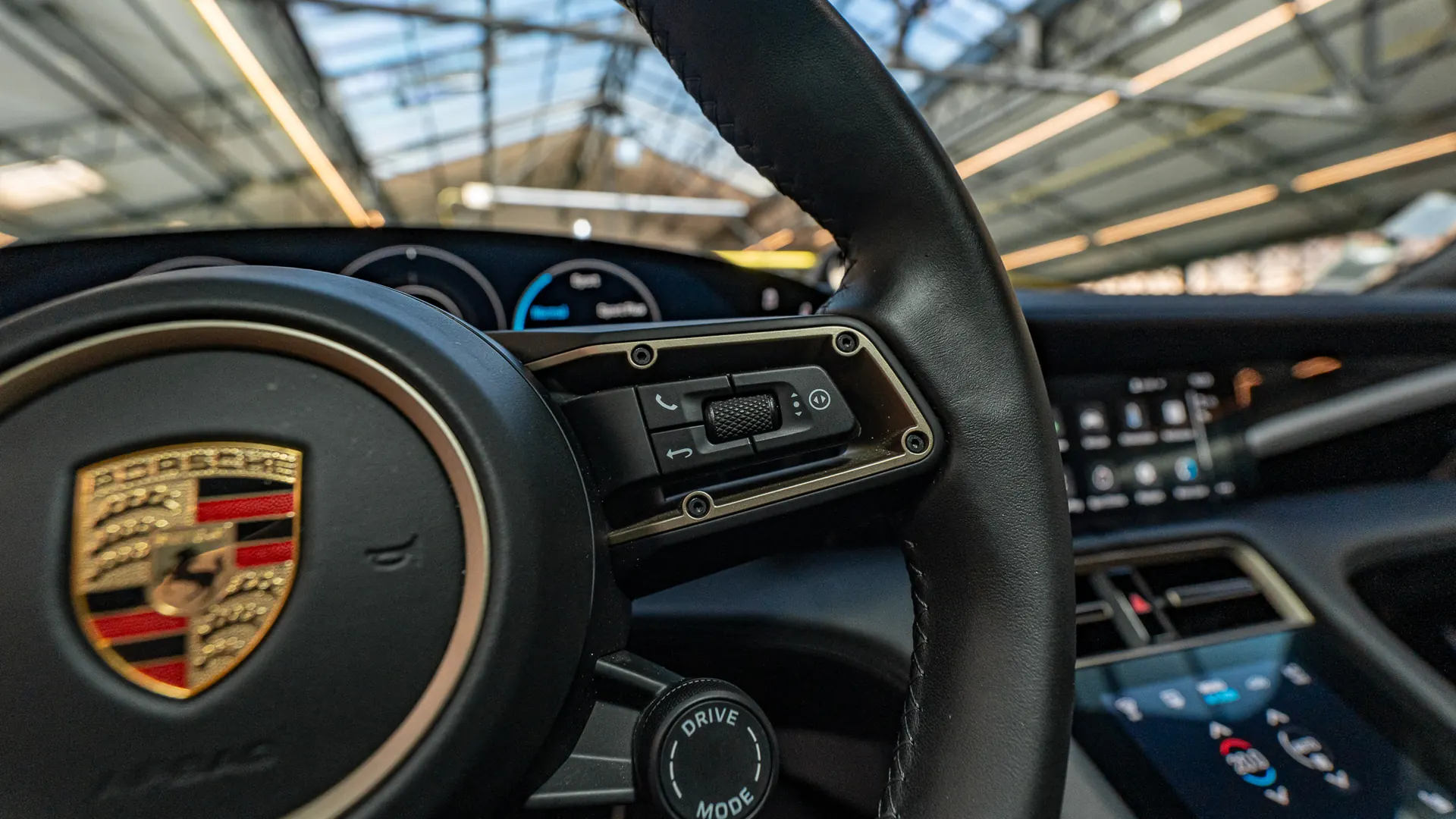 Porsche Taycan — photo 14