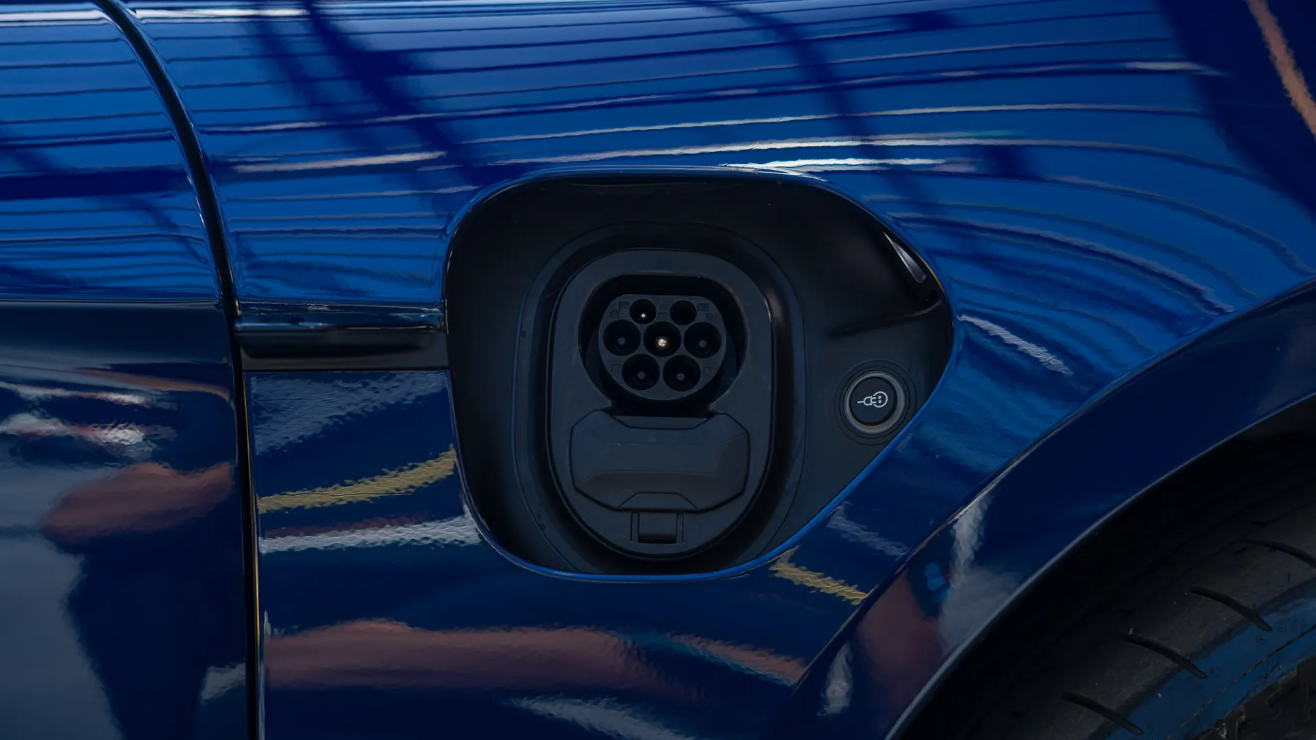 Porsche Taycan — photo 41