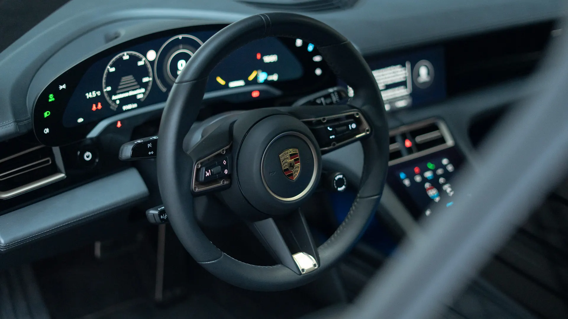 Porsche Taycan — photo 9
