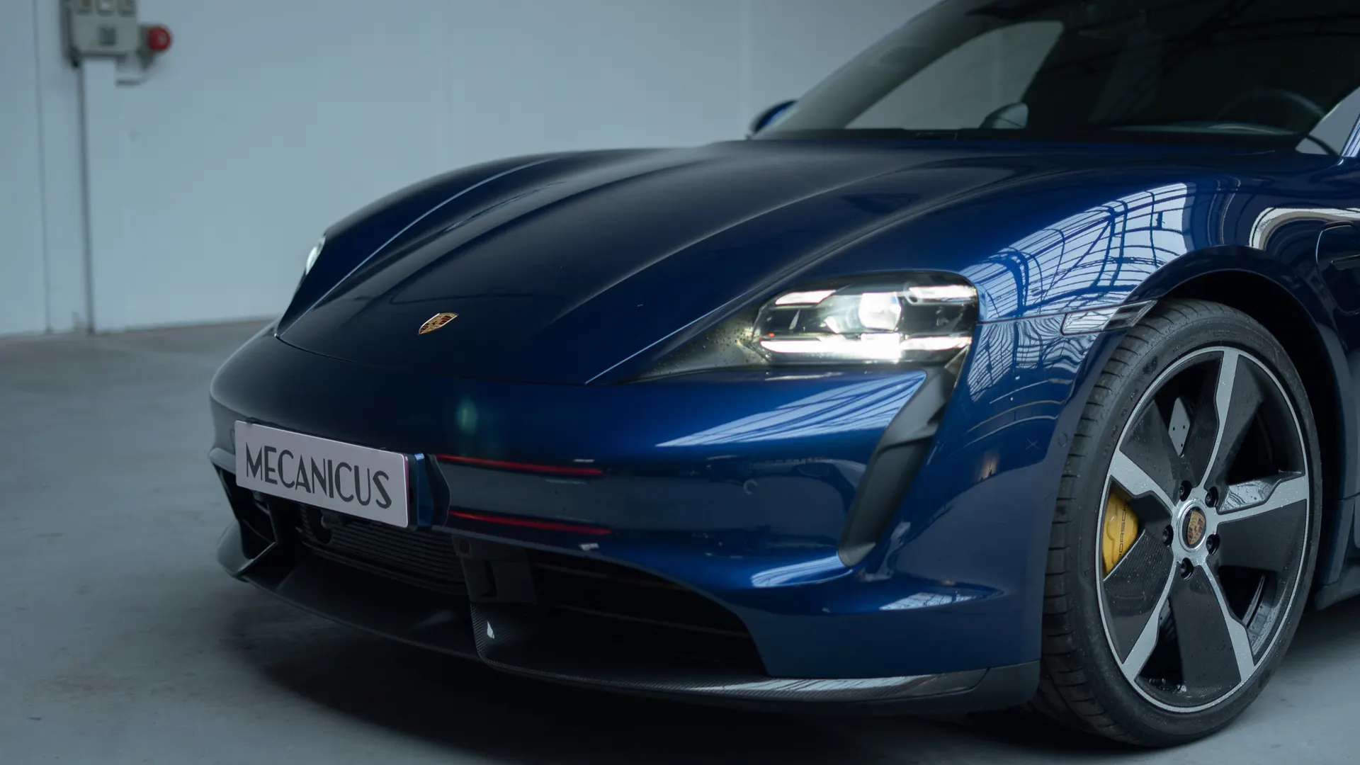 Porsche Taycan — photo 36
