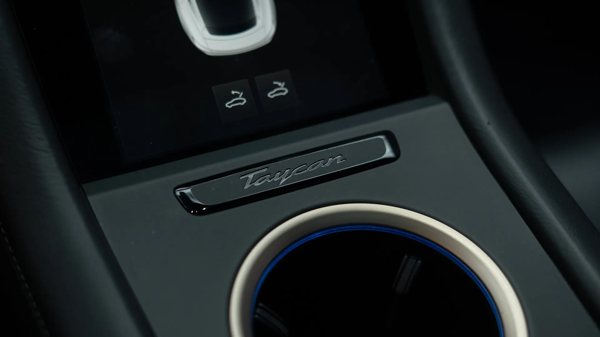 Porsche Taycan — photo 26