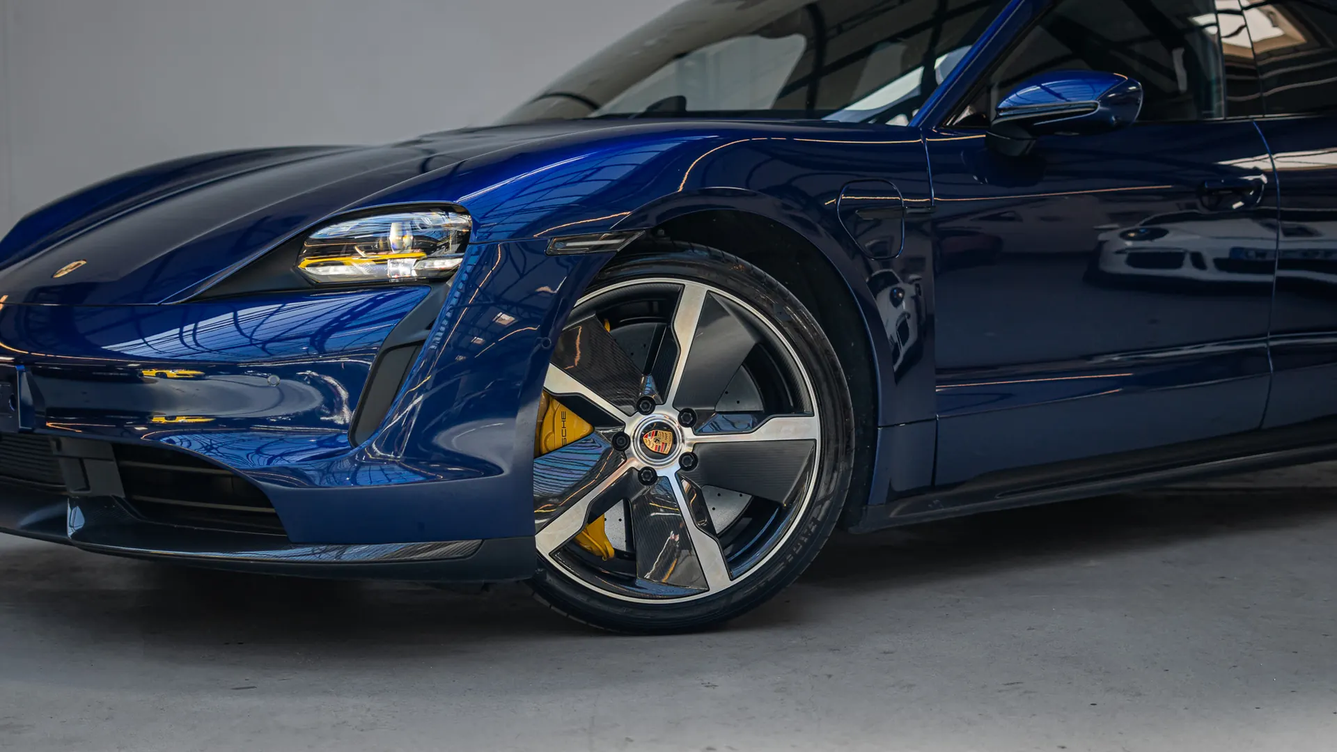 Porsche Taycan — photo 35