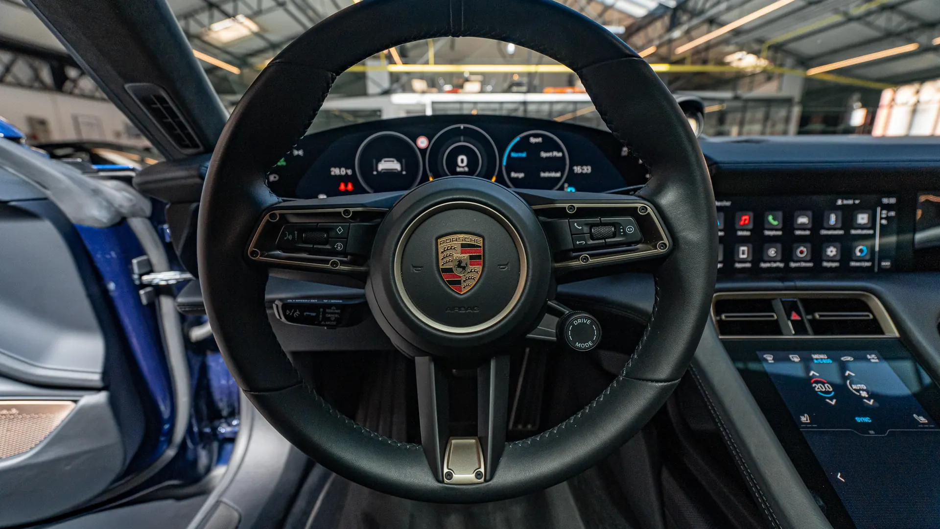 Porsche Taycan — photo 12