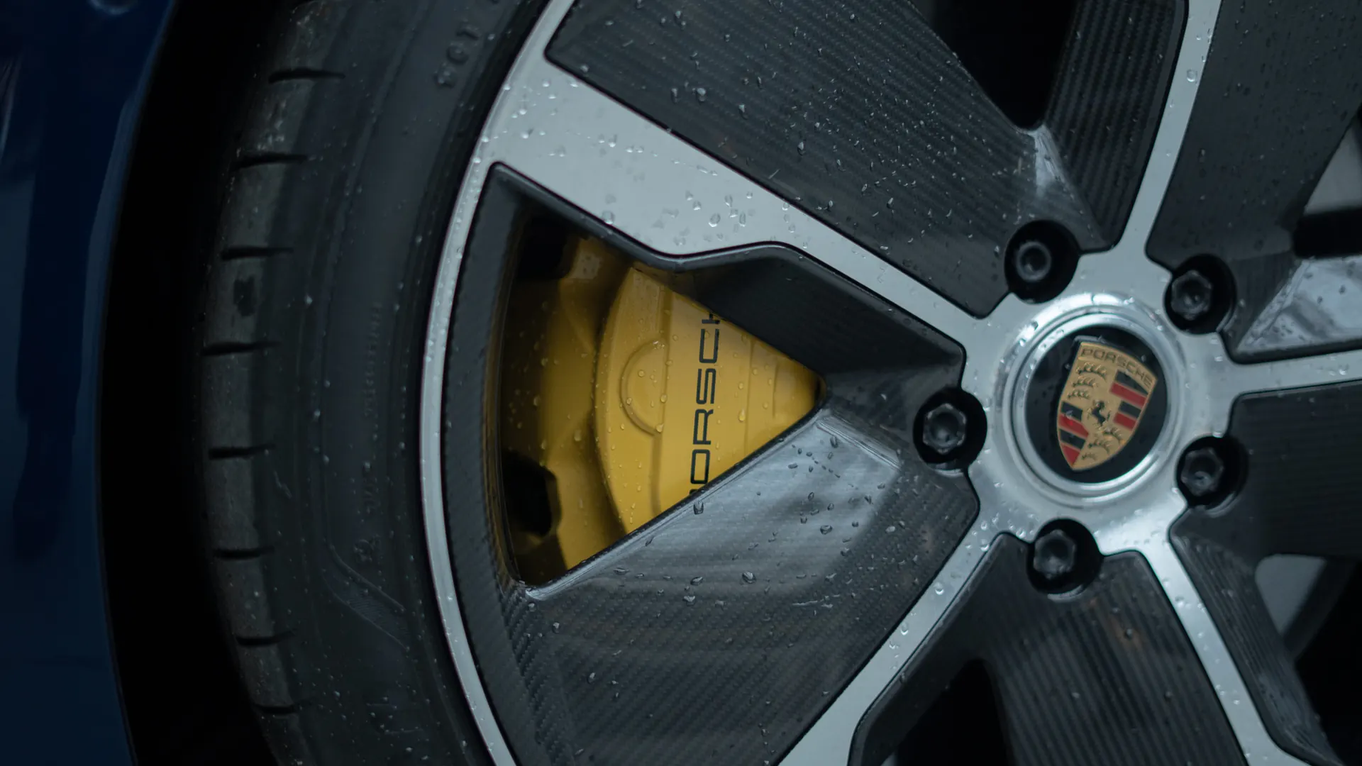 Porsche Taycan — photo 38