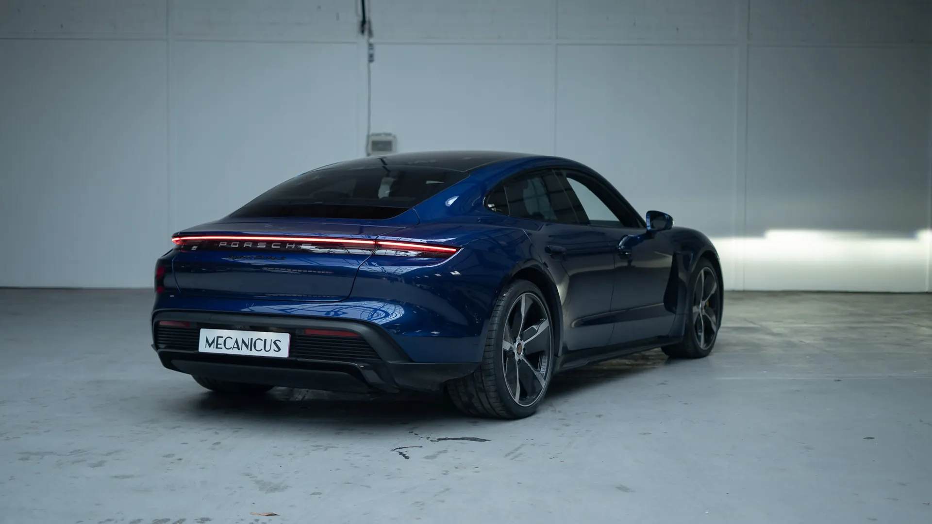 Porsche Taycan — photo 2