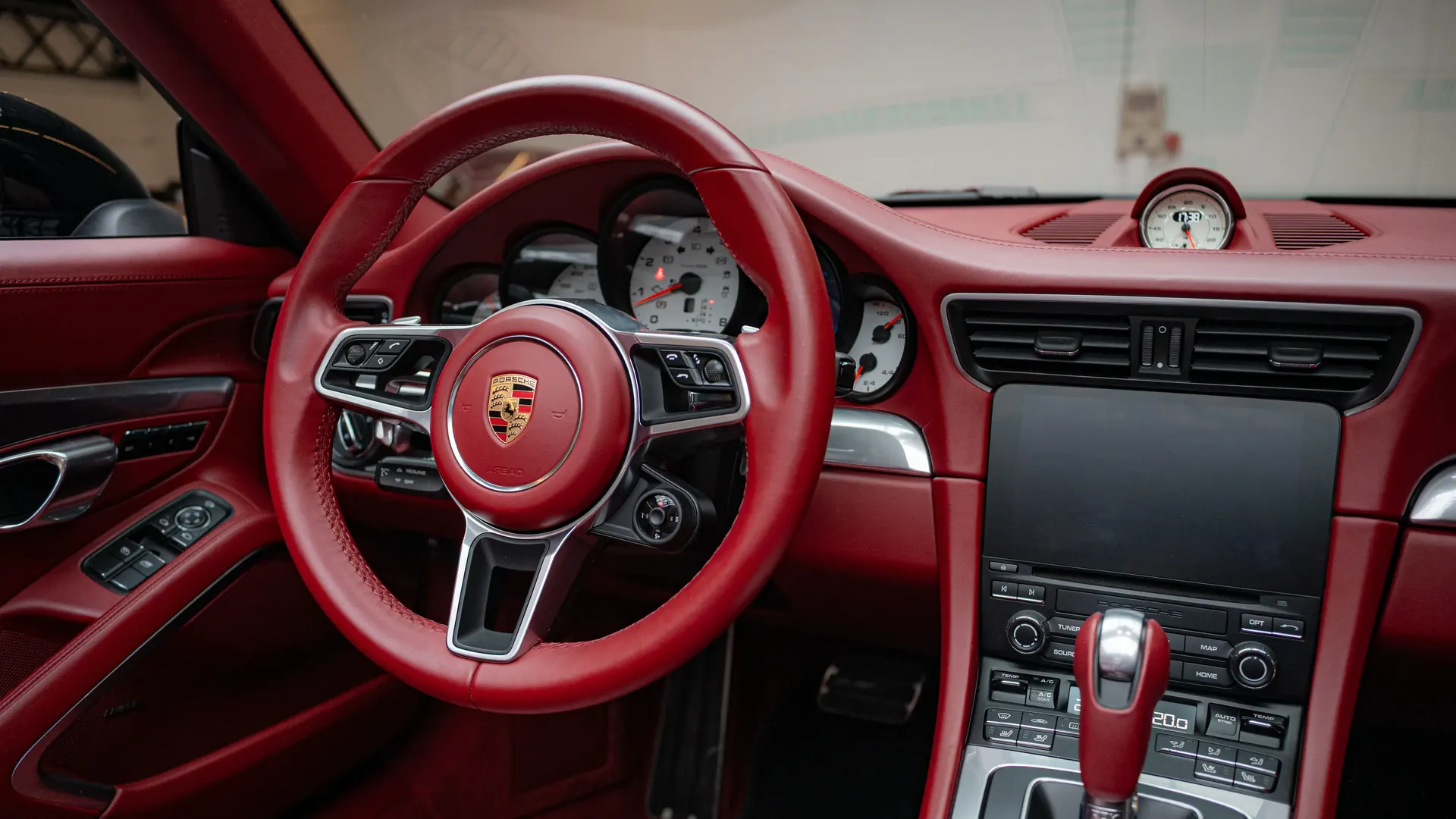 Porsche 911 — photo 14