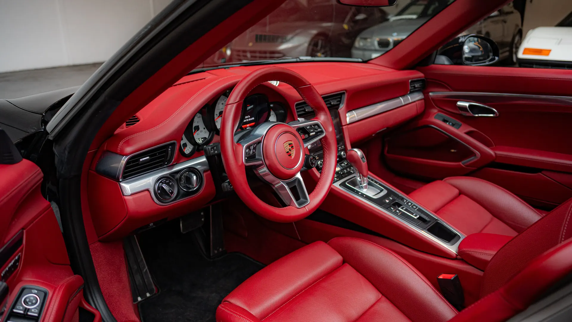 Porsche 911 — photo 17