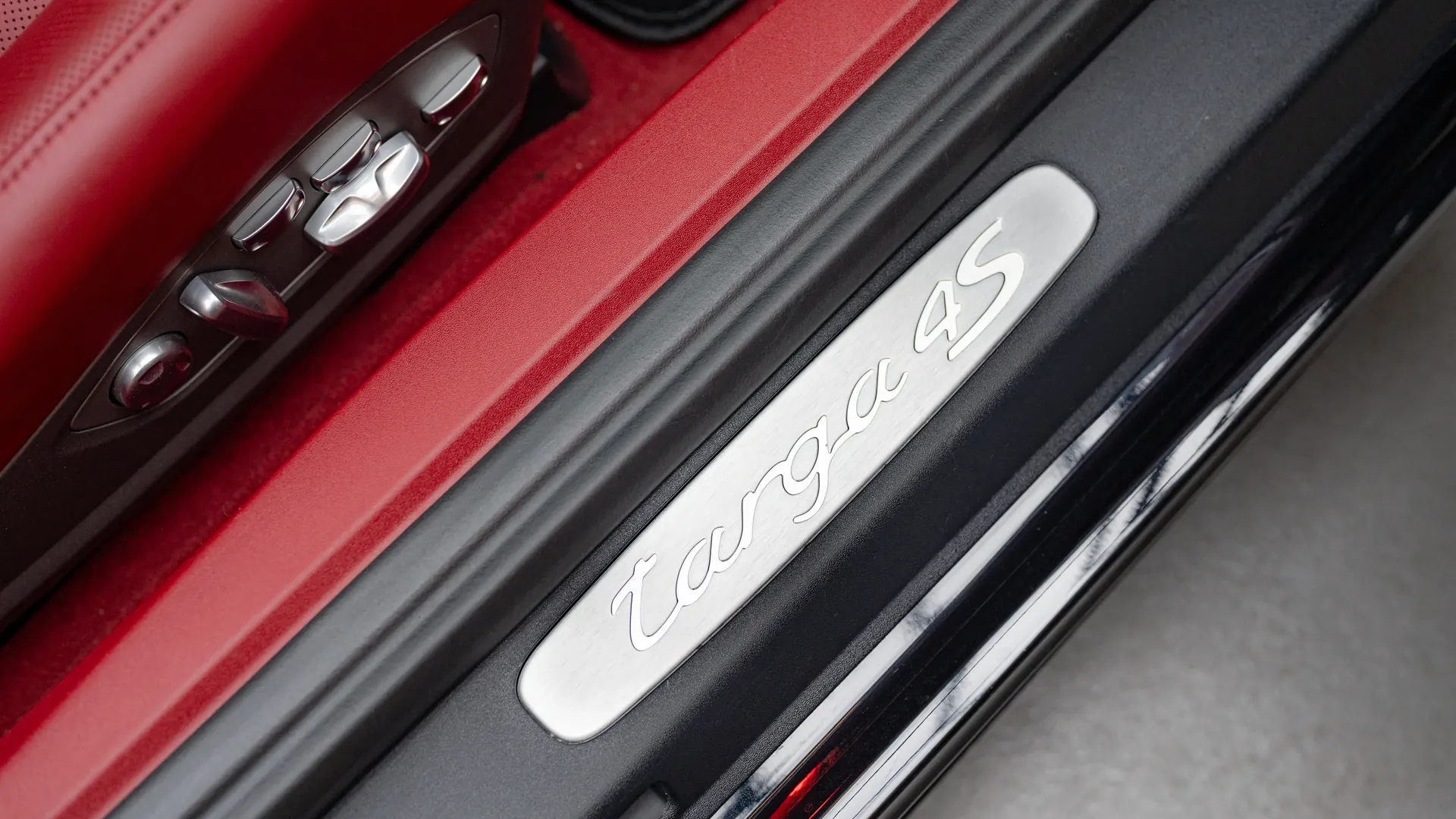 Porsche 911 — photo 12