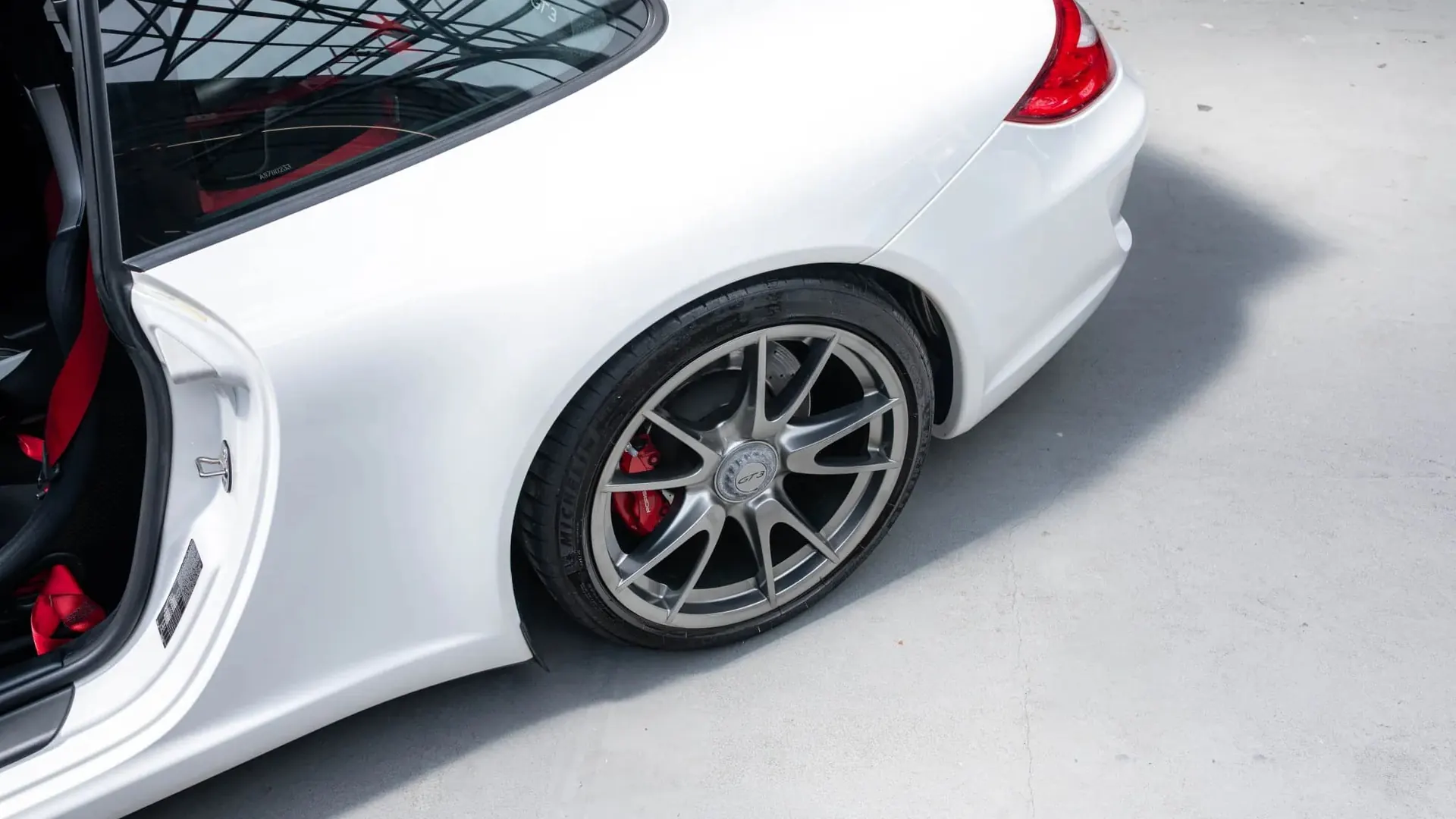 Porsche 911 — photo 31