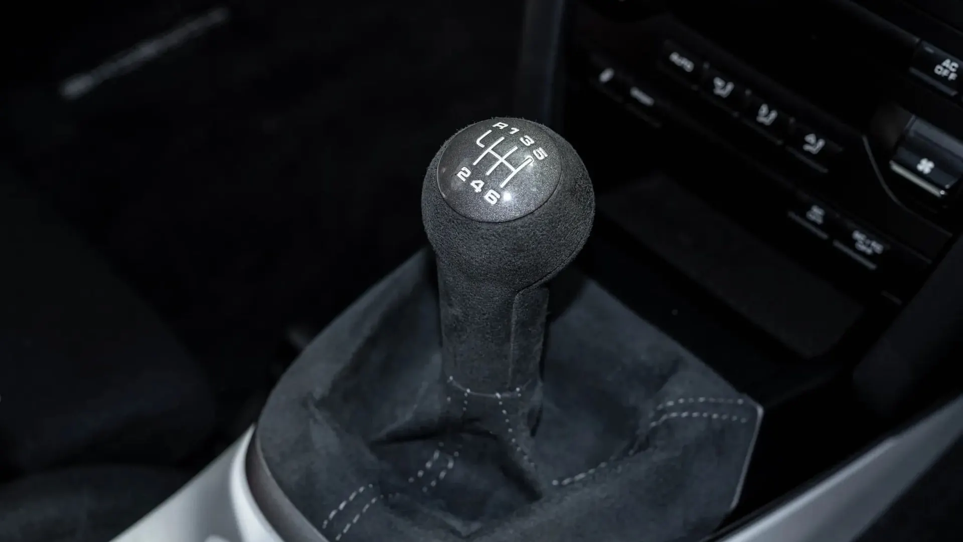 Porsche 911 — photo 12