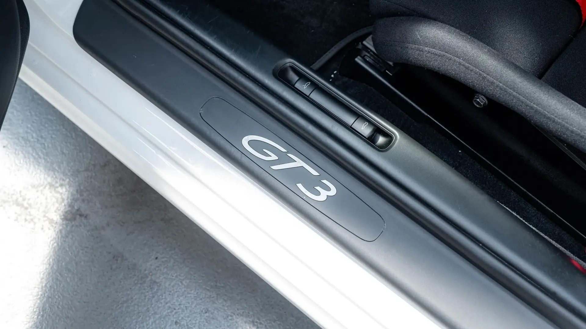 Porsche 911 — photo 23