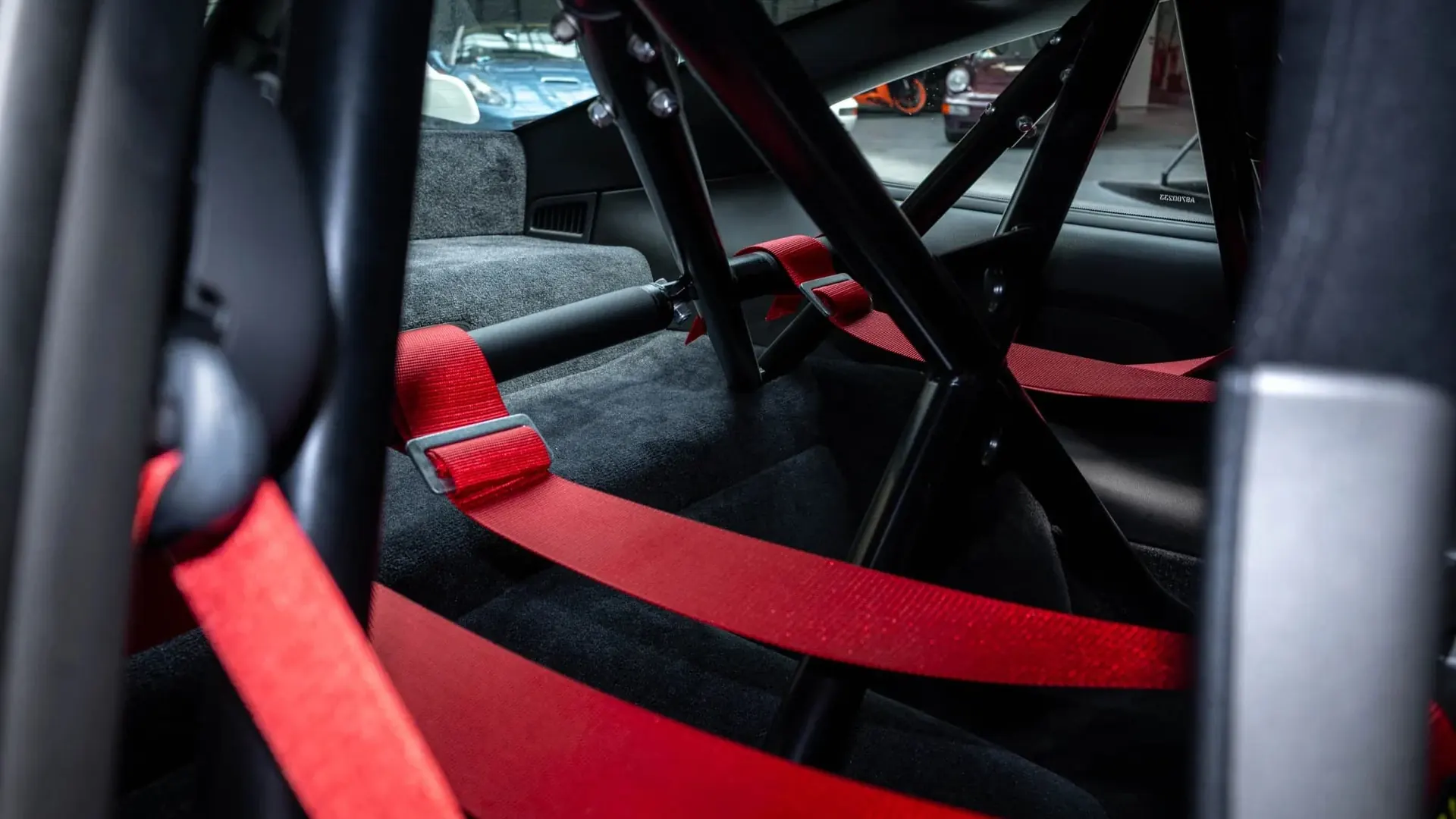 Porsche 911 — photo 18