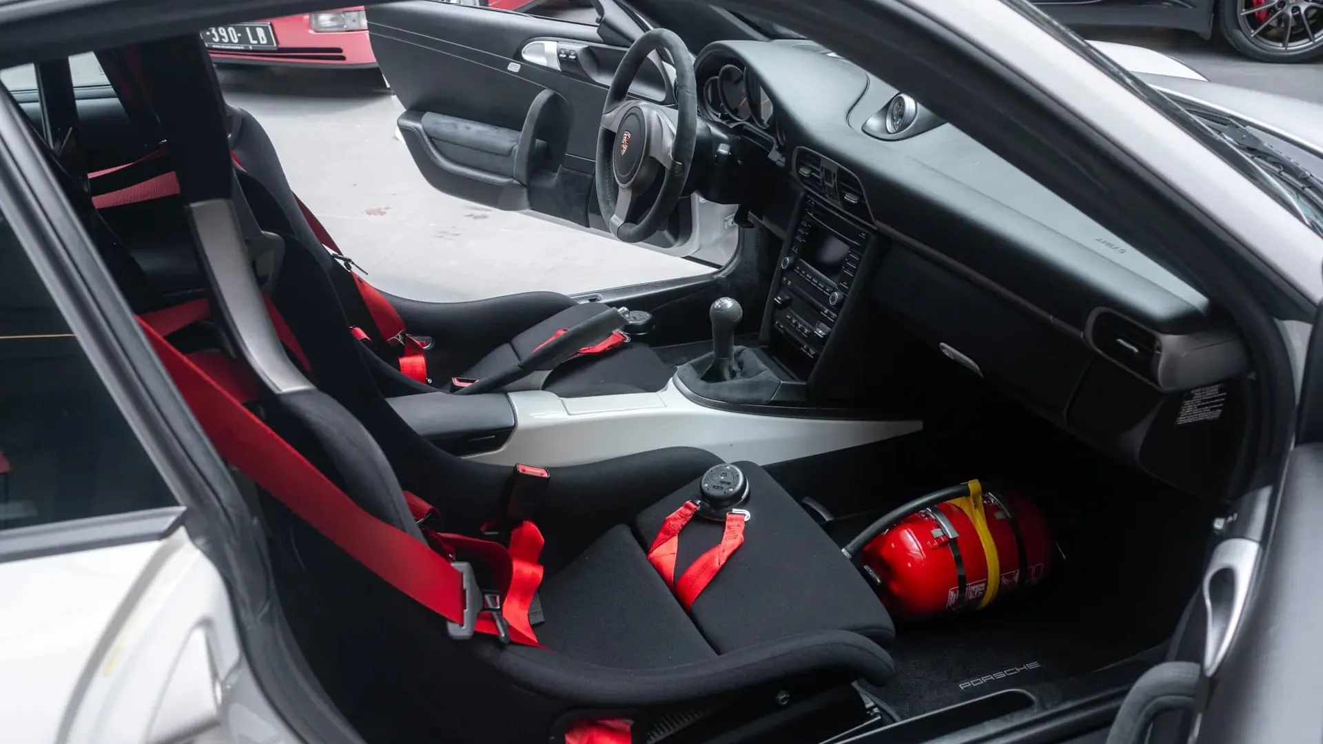 Porsche 911 — photo 26