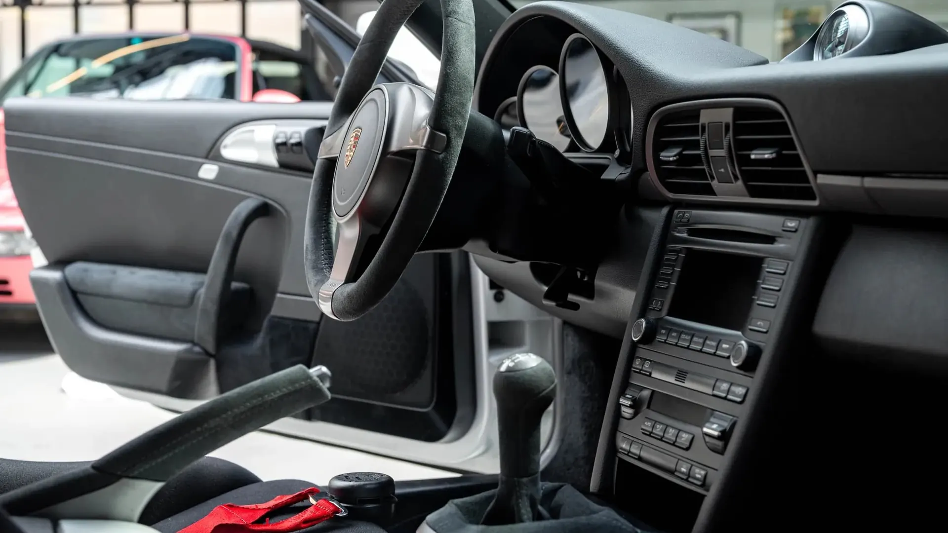 Porsche 911 — photo 24