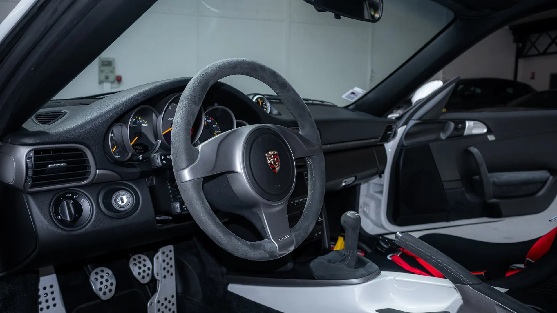 Porsche 911 — photo 9