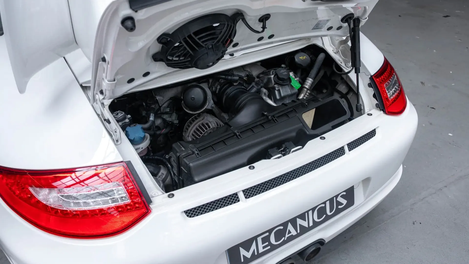 Porsche 911 — photo 35