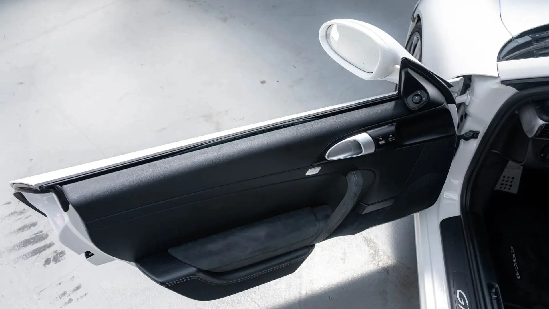 Porsche 911 — photo 29