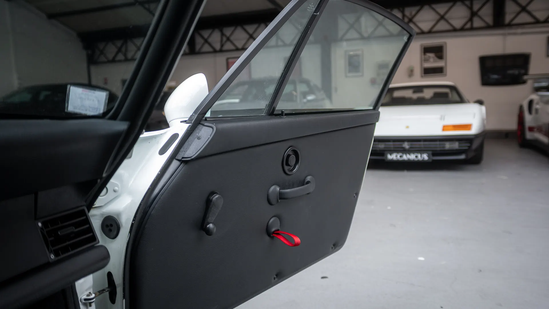 Porsche 964 — photo 25