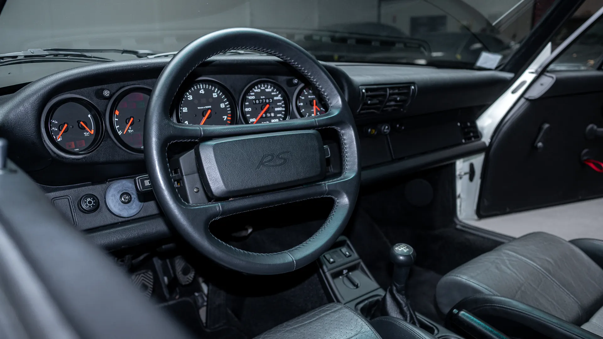 Porsche 964 — photo 12