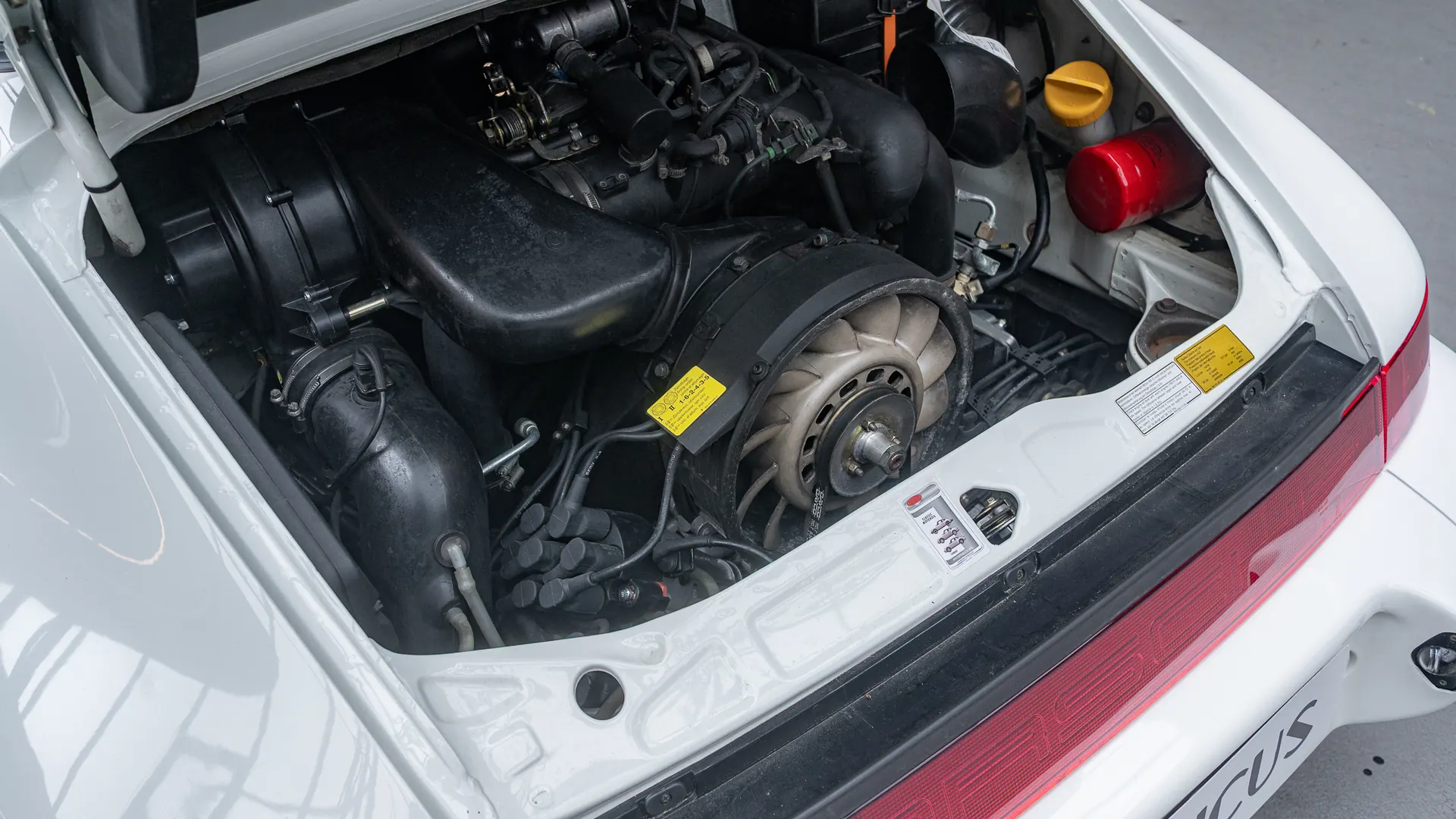 Porsche 964 — photo 29