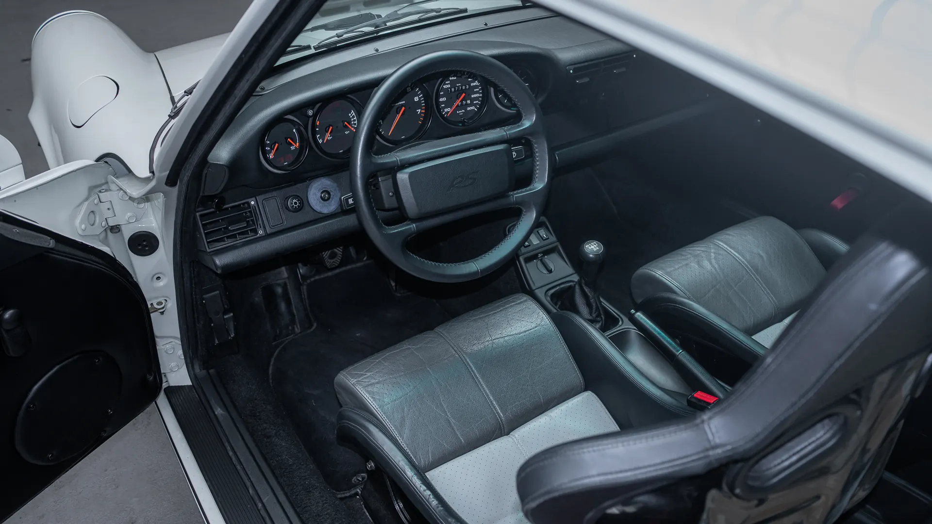 Porsche 964 — photo 11