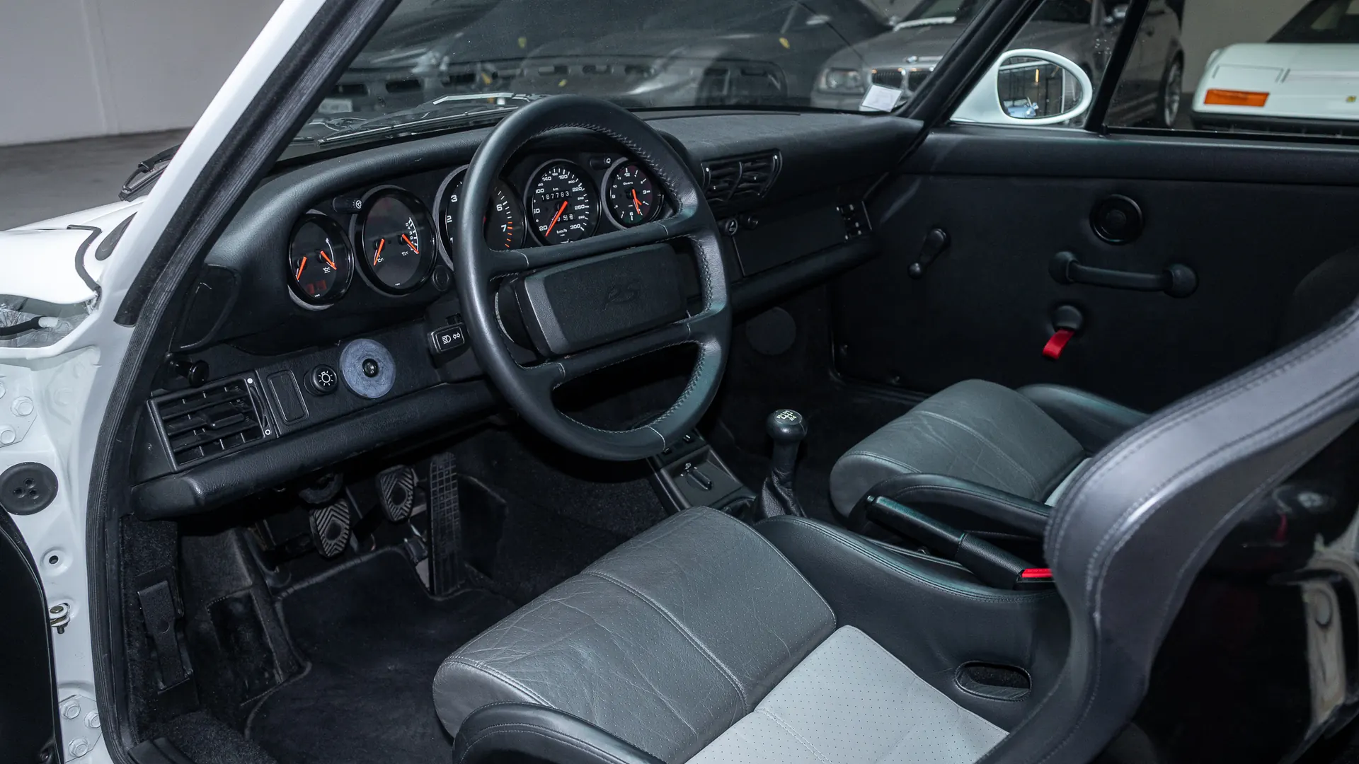Porsche 964 — photo 8