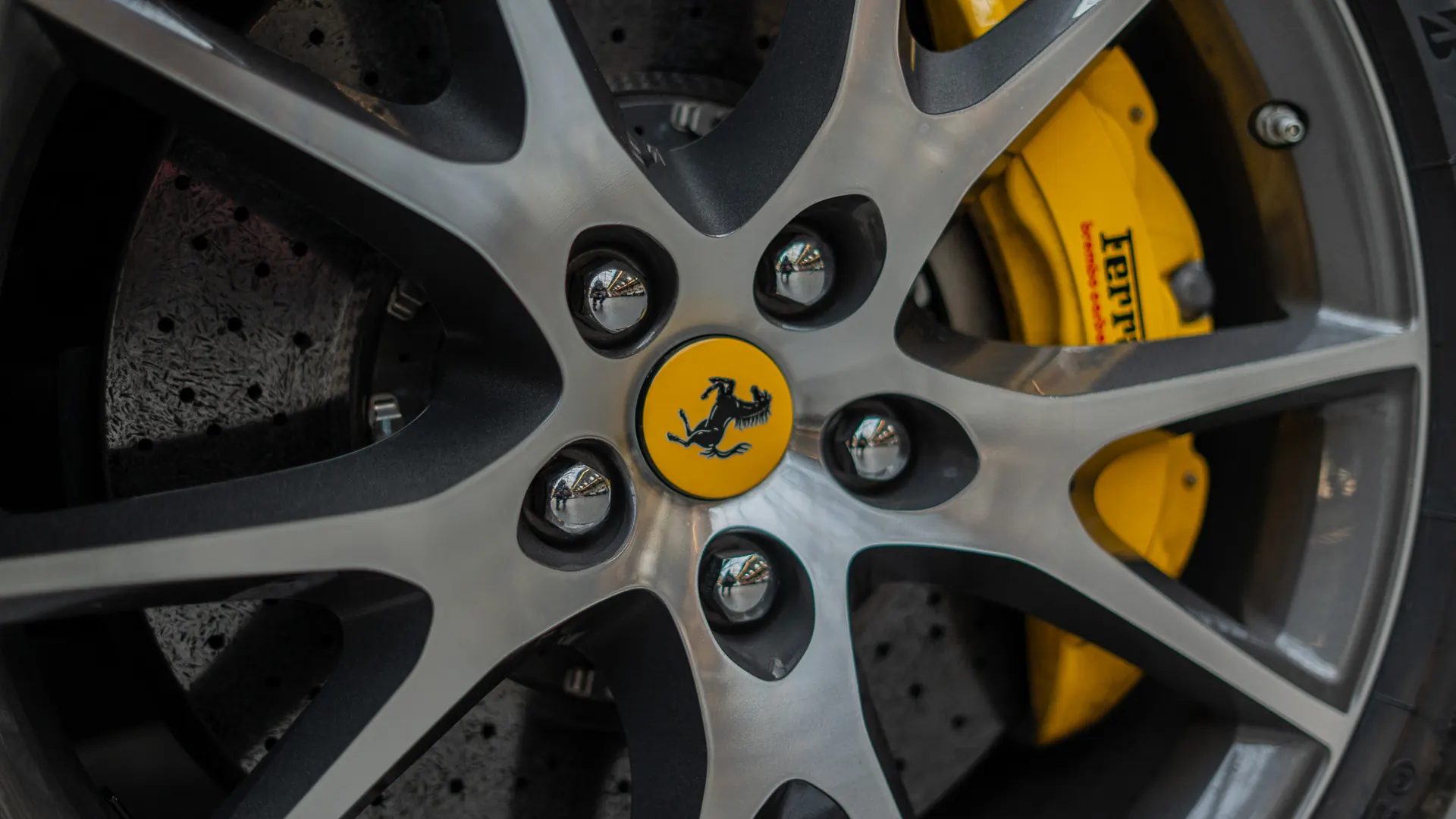Ferrari California — photo 24