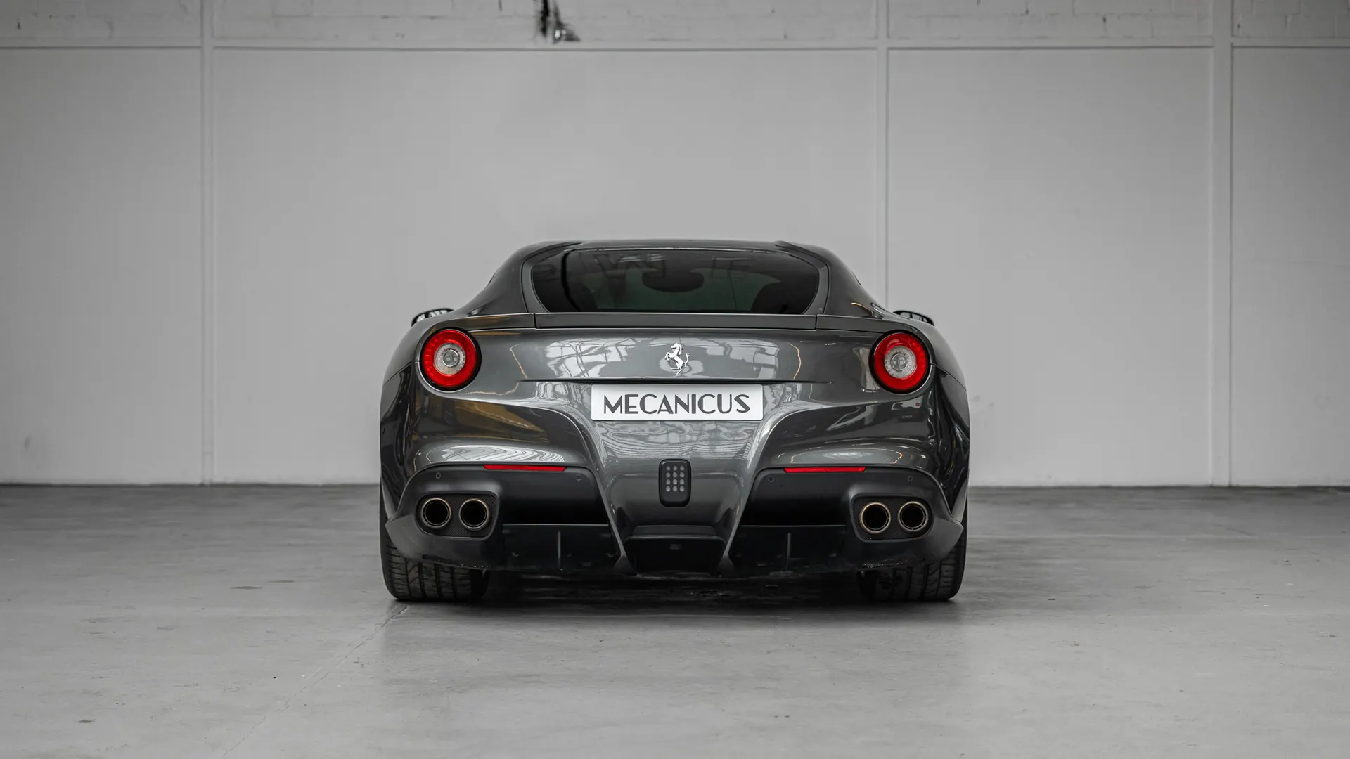 Ferrari F12 — photo 4