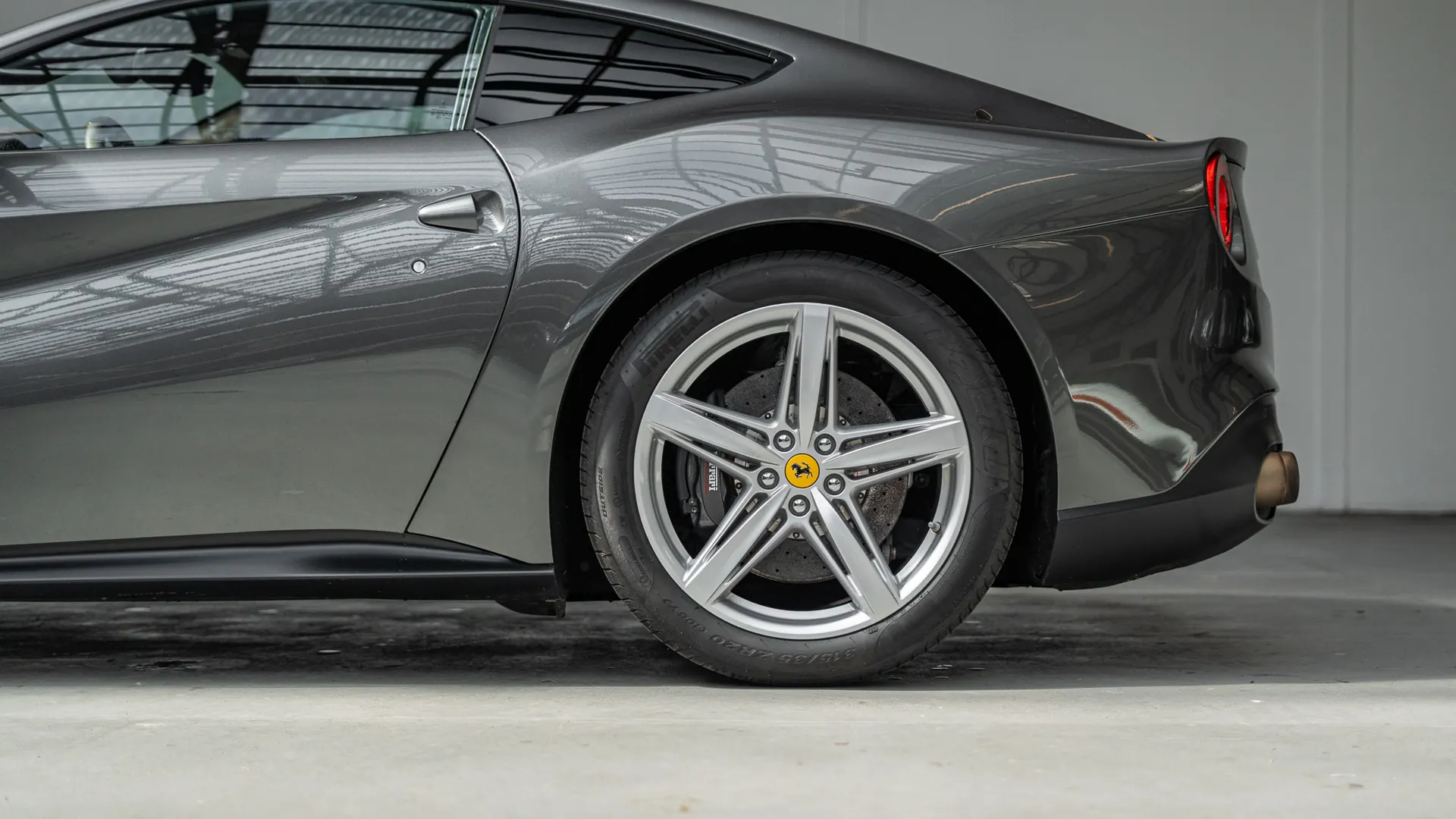 Ferrari F12 — photo 7