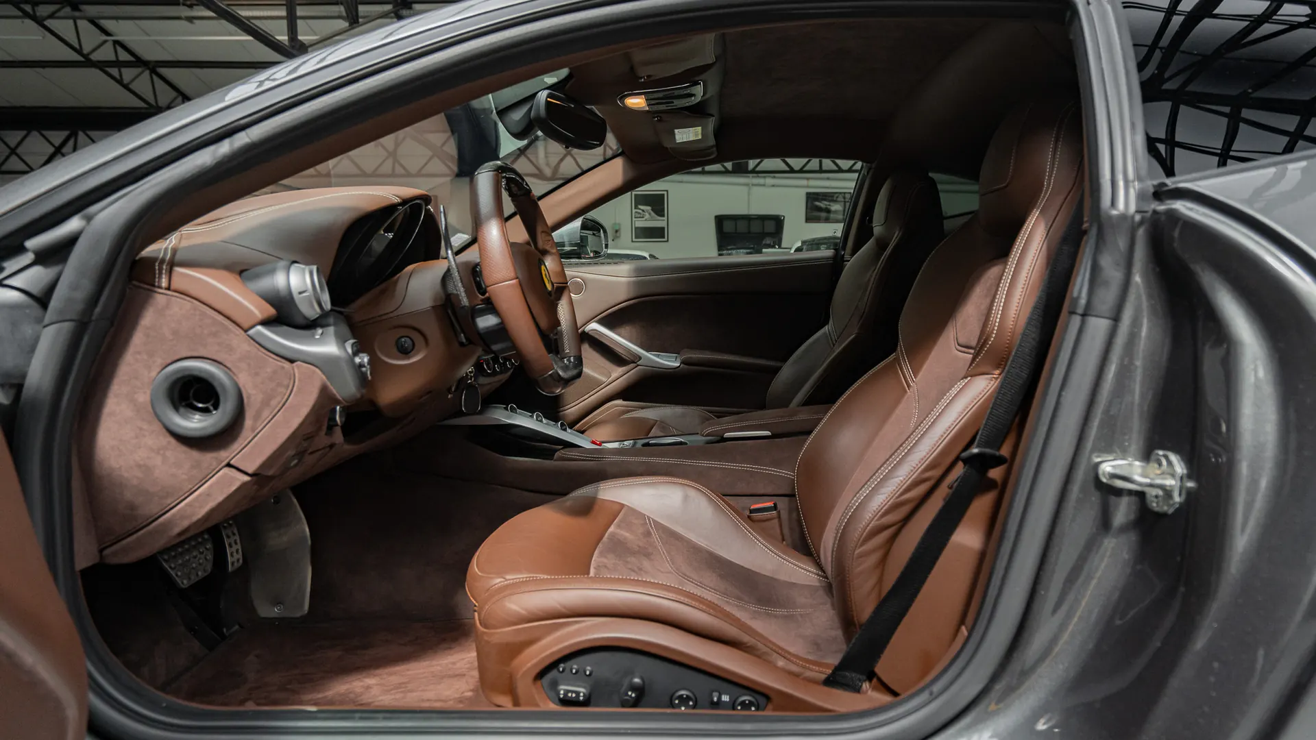 Ferrari F12 — photo 9