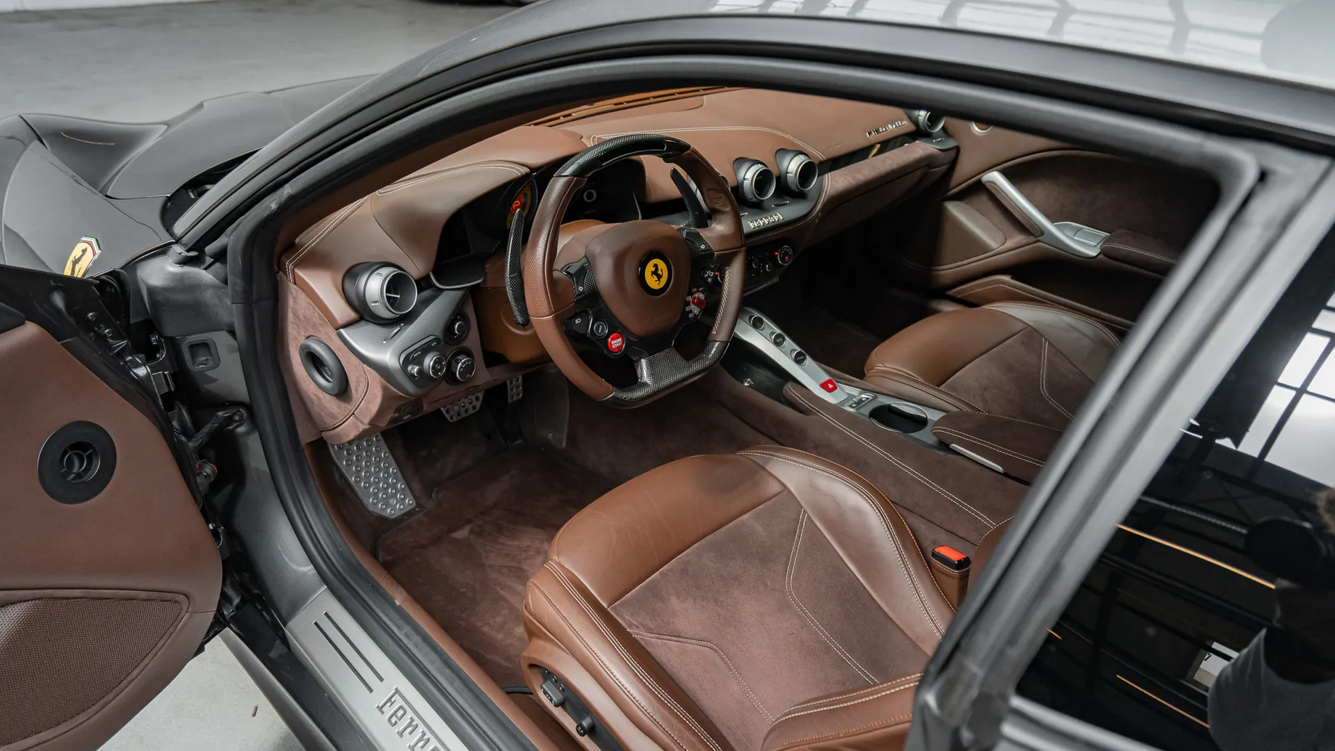 Ferrari F12 — photo 8