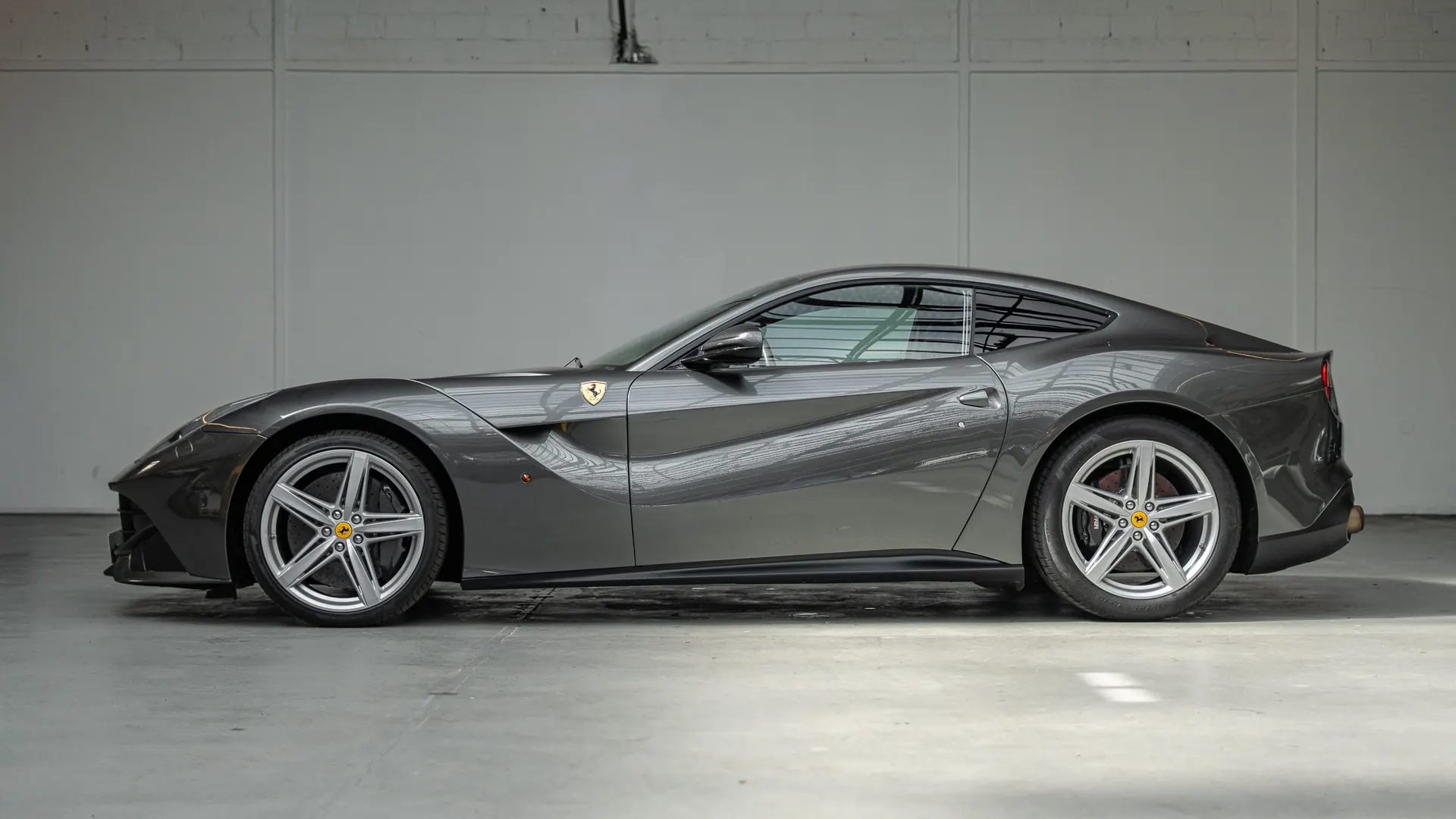 Ferrari F12 — photo 5
