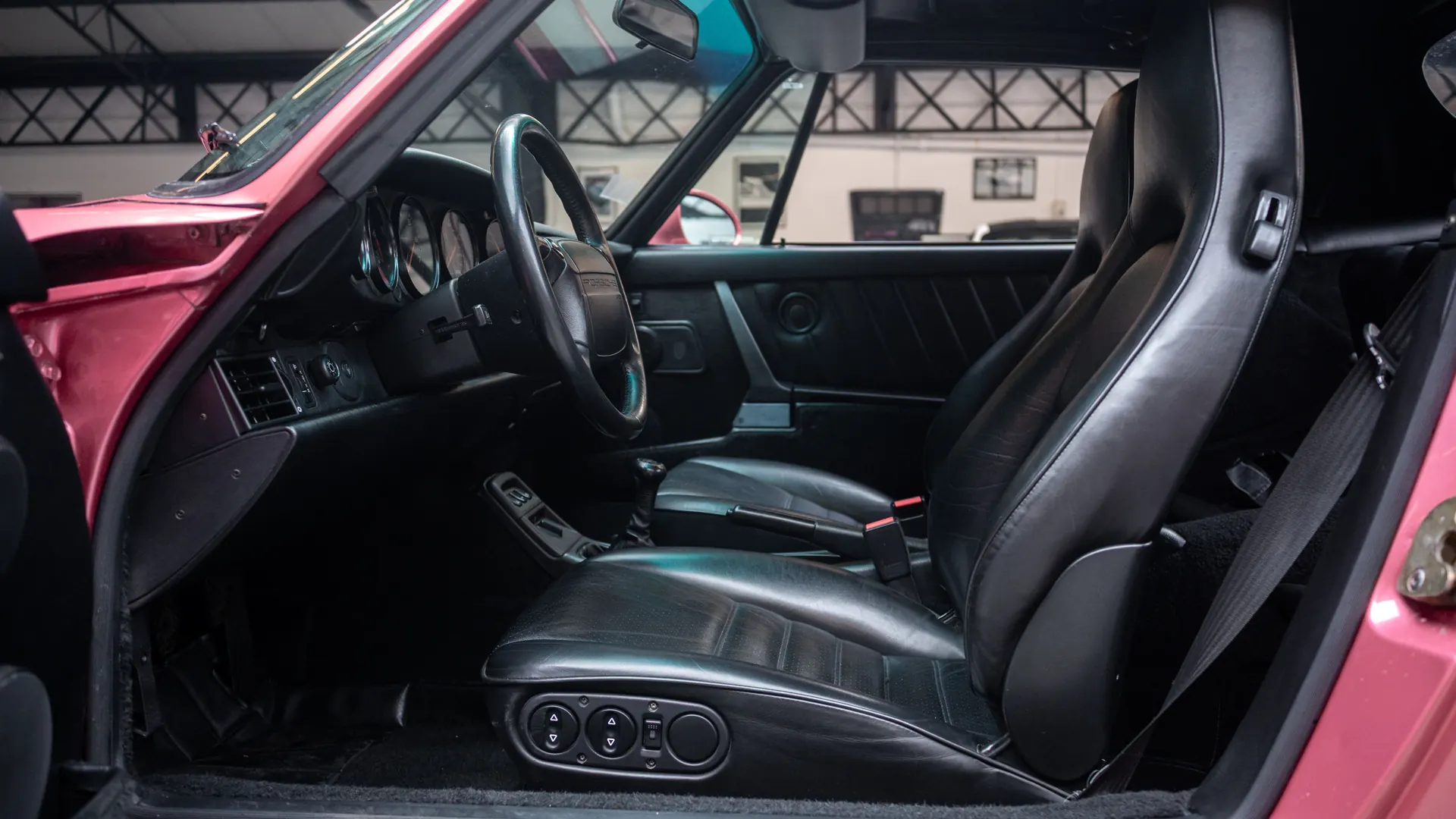 Porsche 911 — photo 13