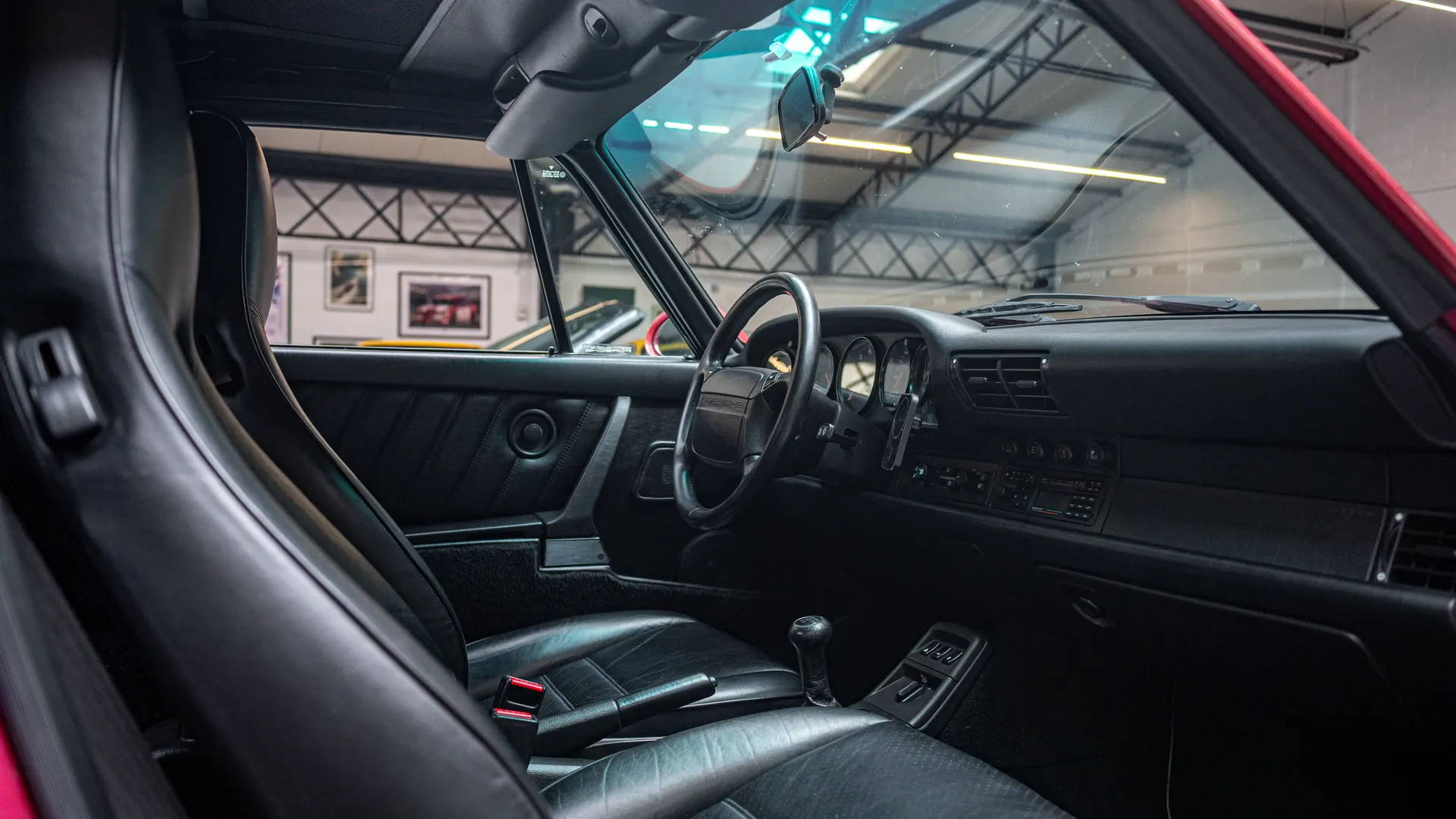 Porsche 911 — photo 28