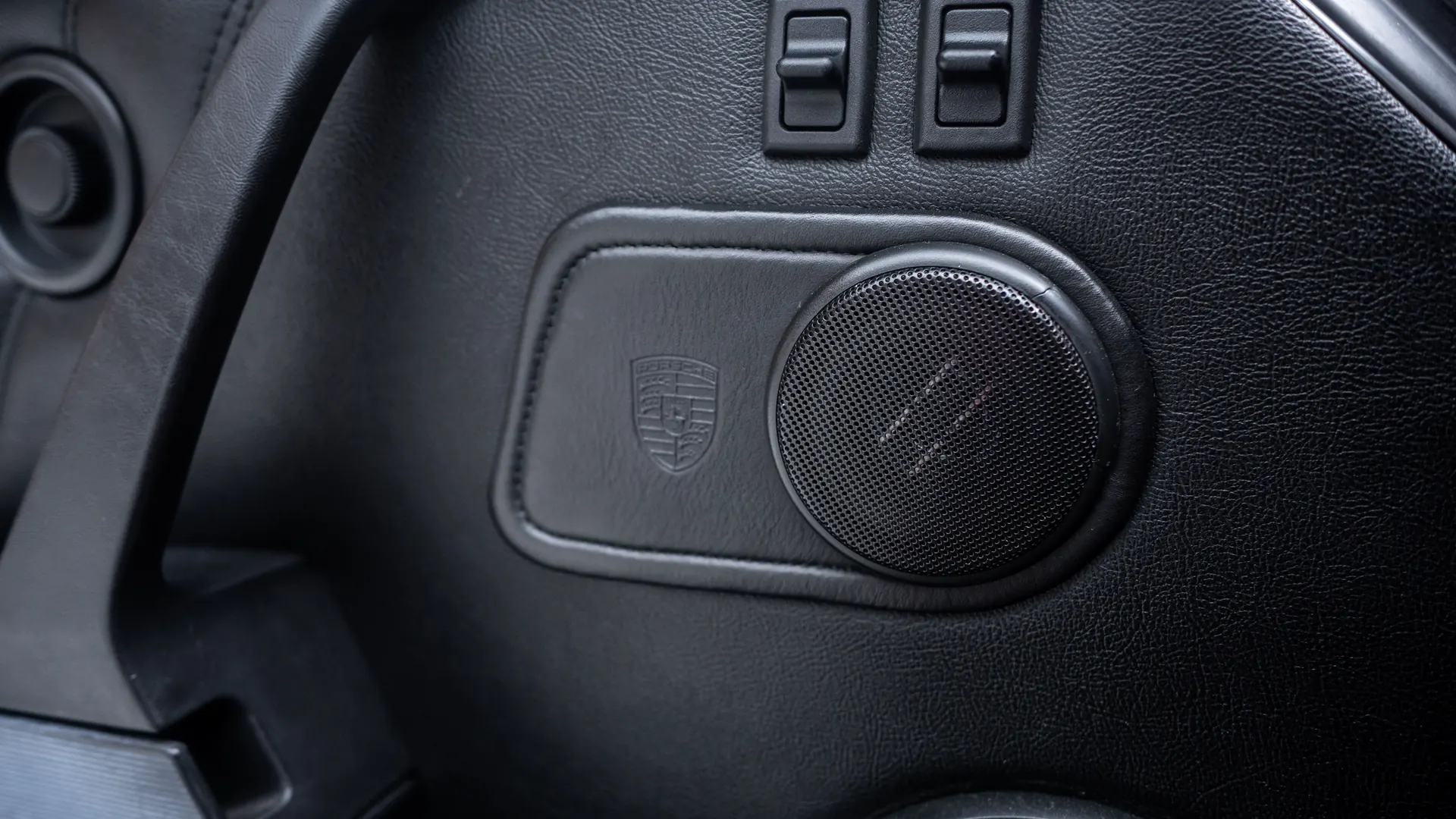 Porsche 911 — photo 25