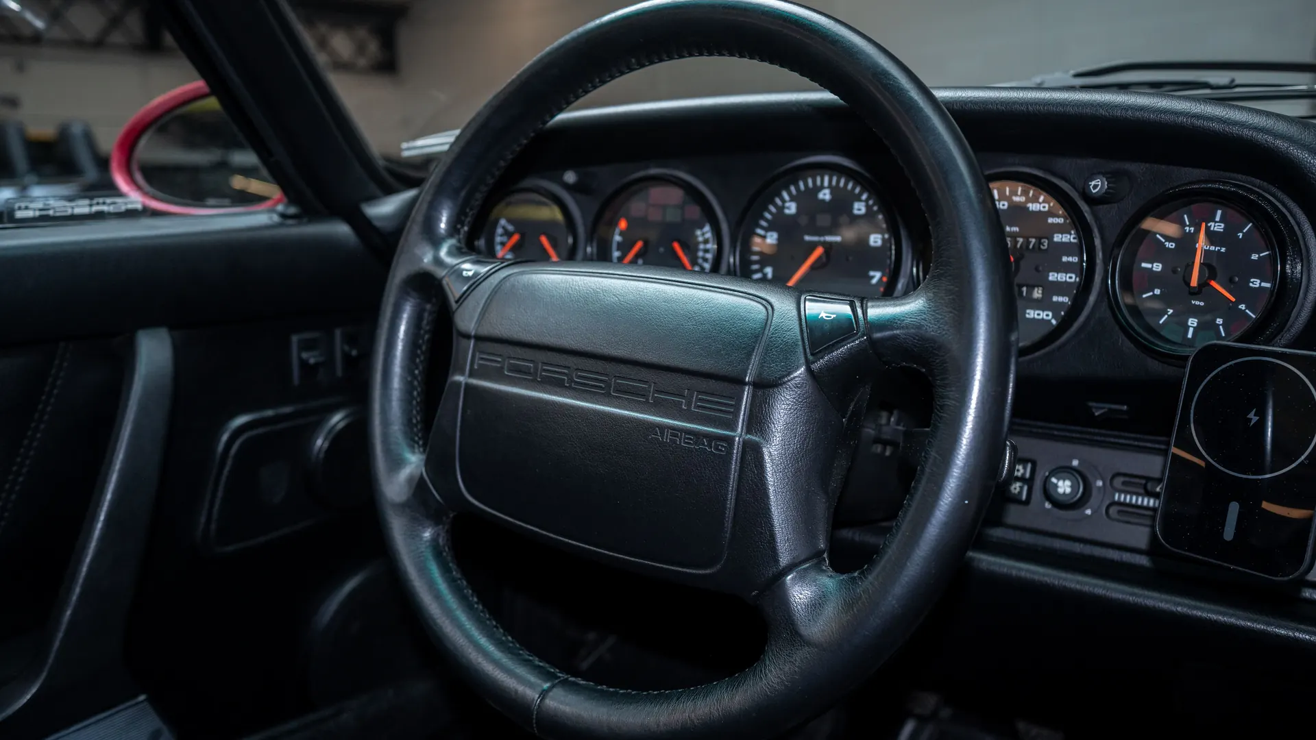 Porsche 911 — photo 19