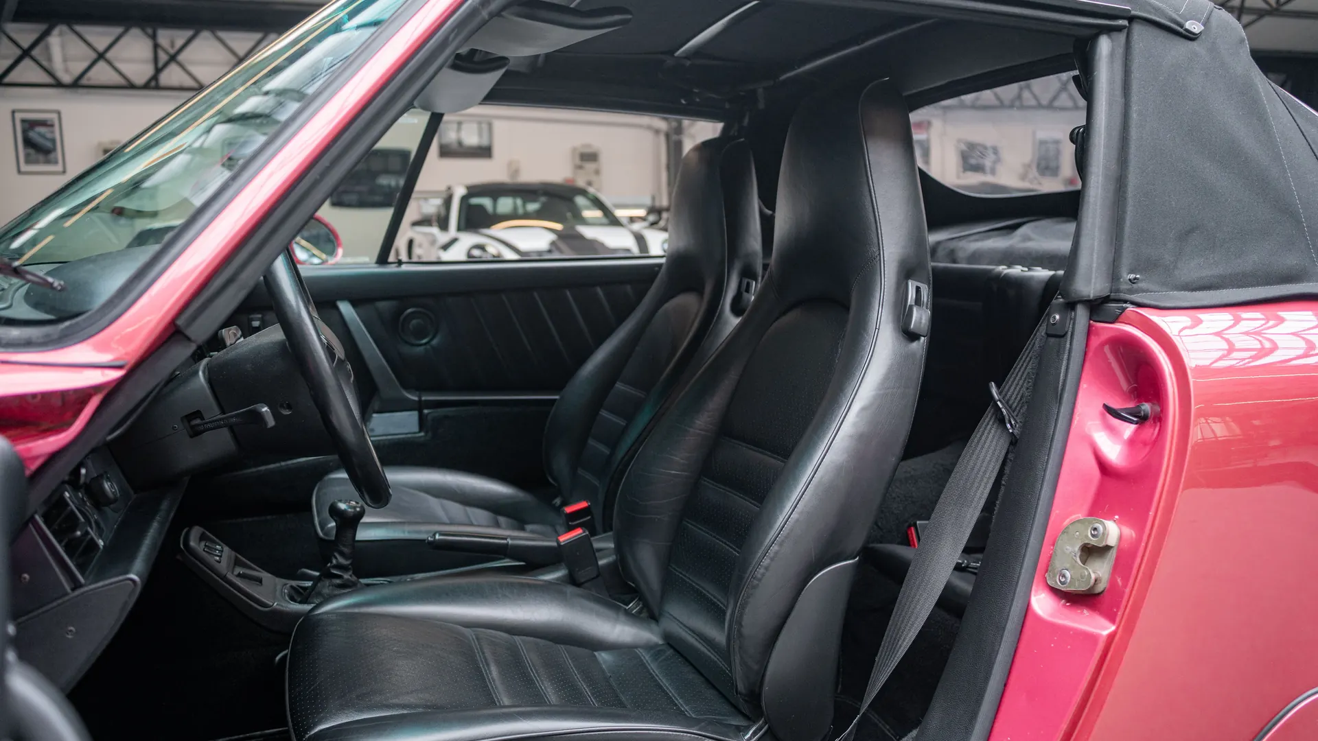 Porsche 911 — photo 14