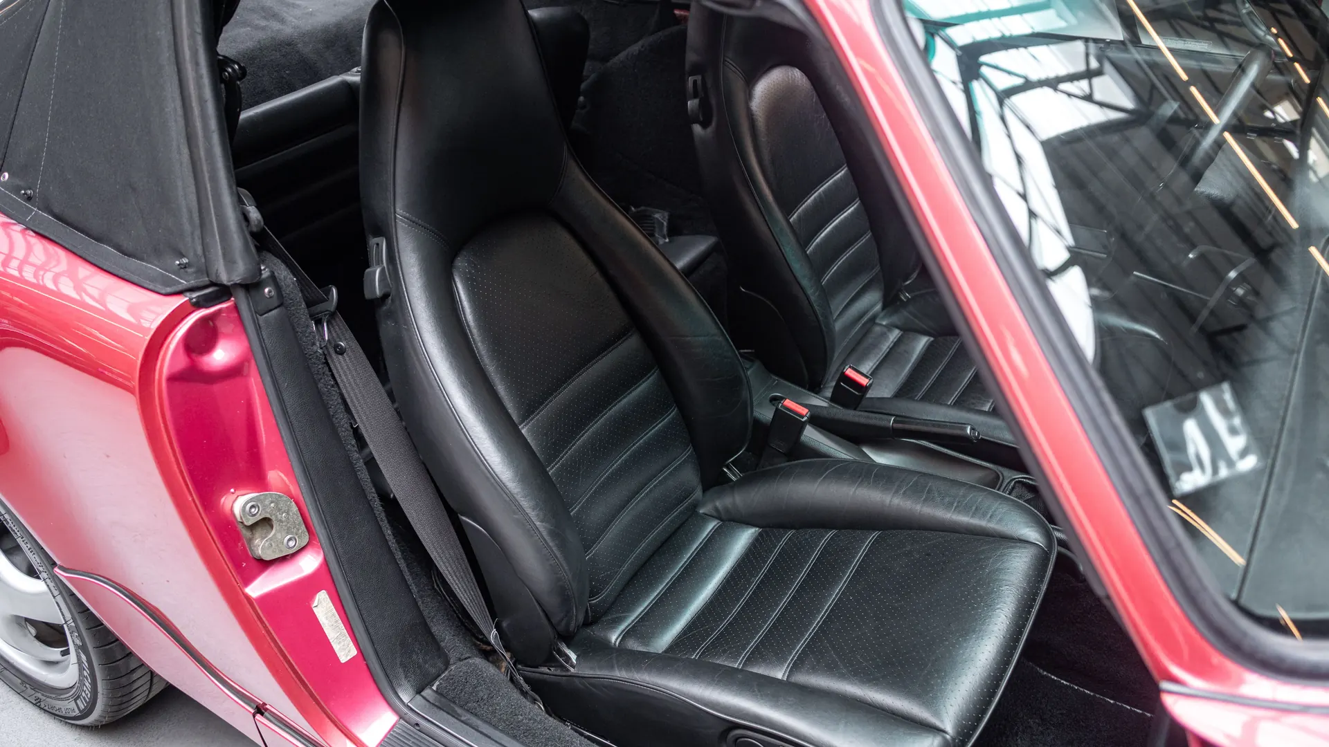 Porsche 911 — photo 29