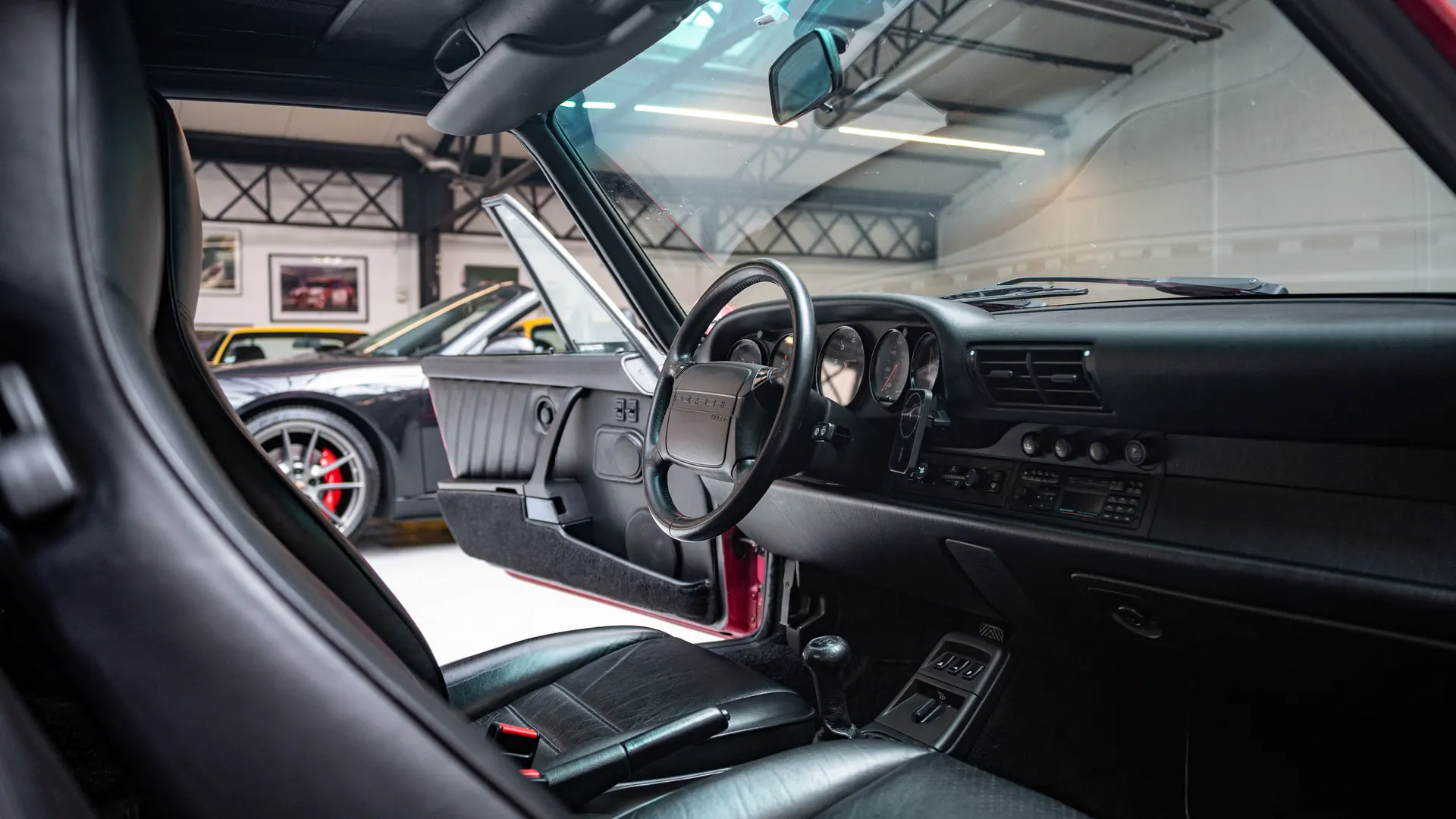 Porsche 911 — photo 26