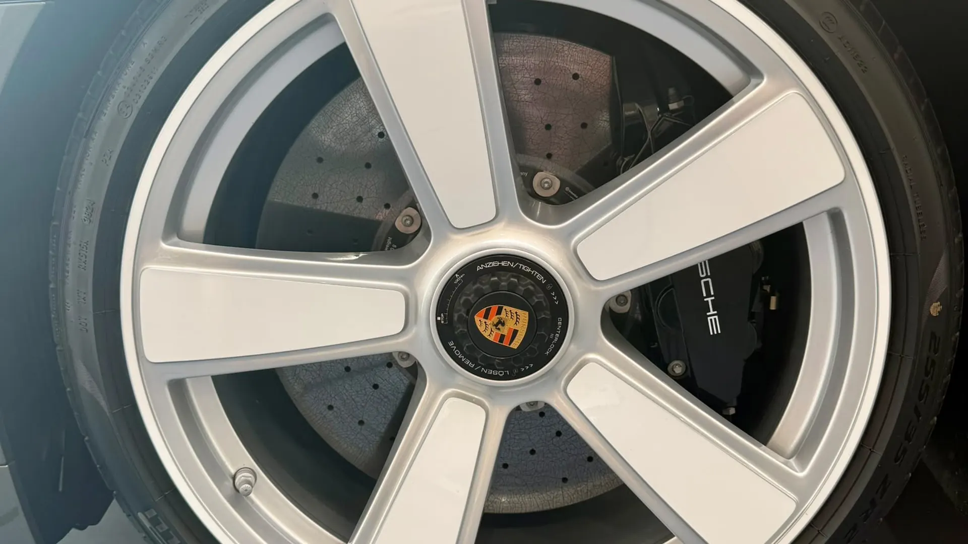 Porsche 992 — photo 6