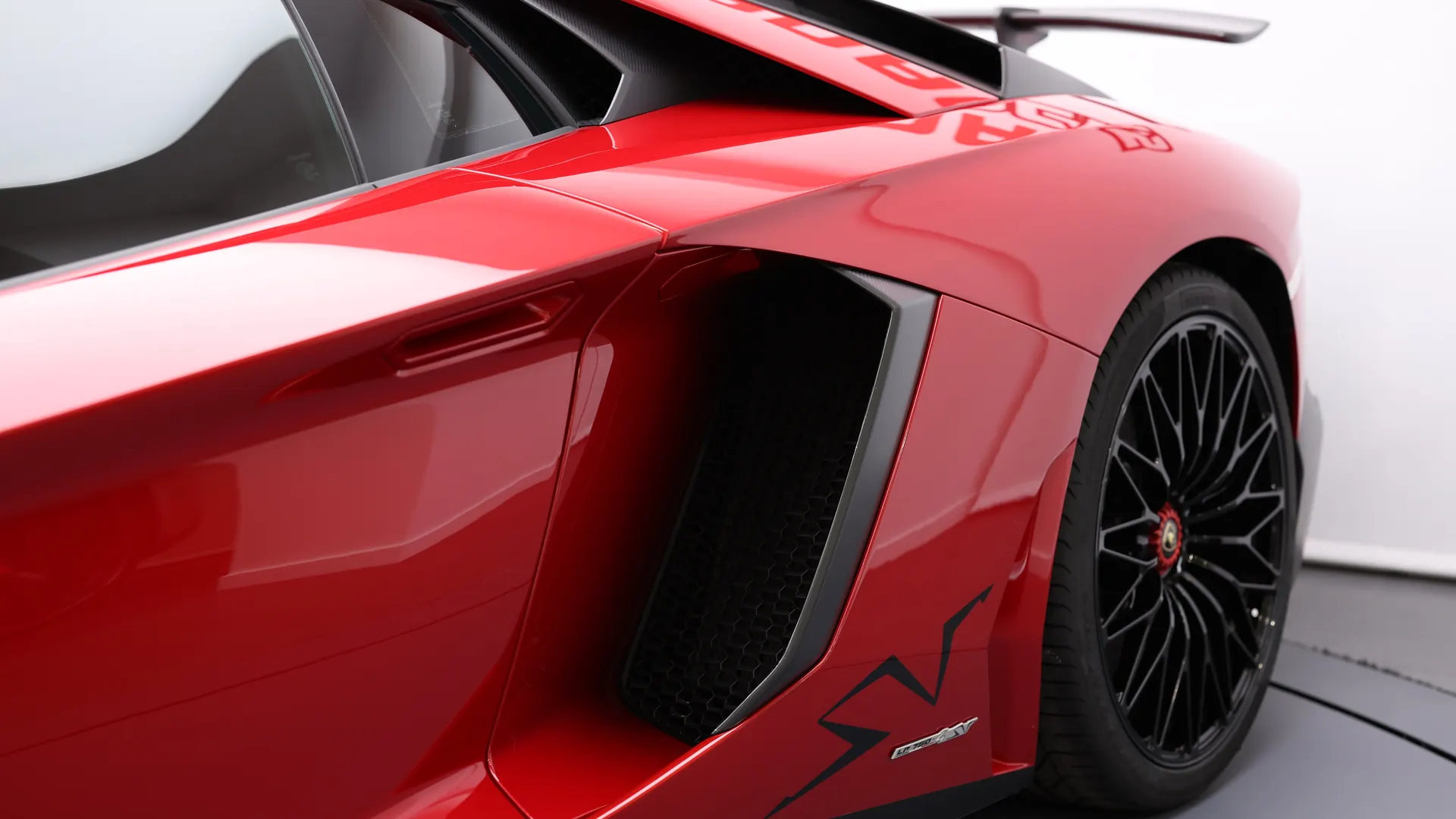 Lamborghini Aventador SV — photo 4