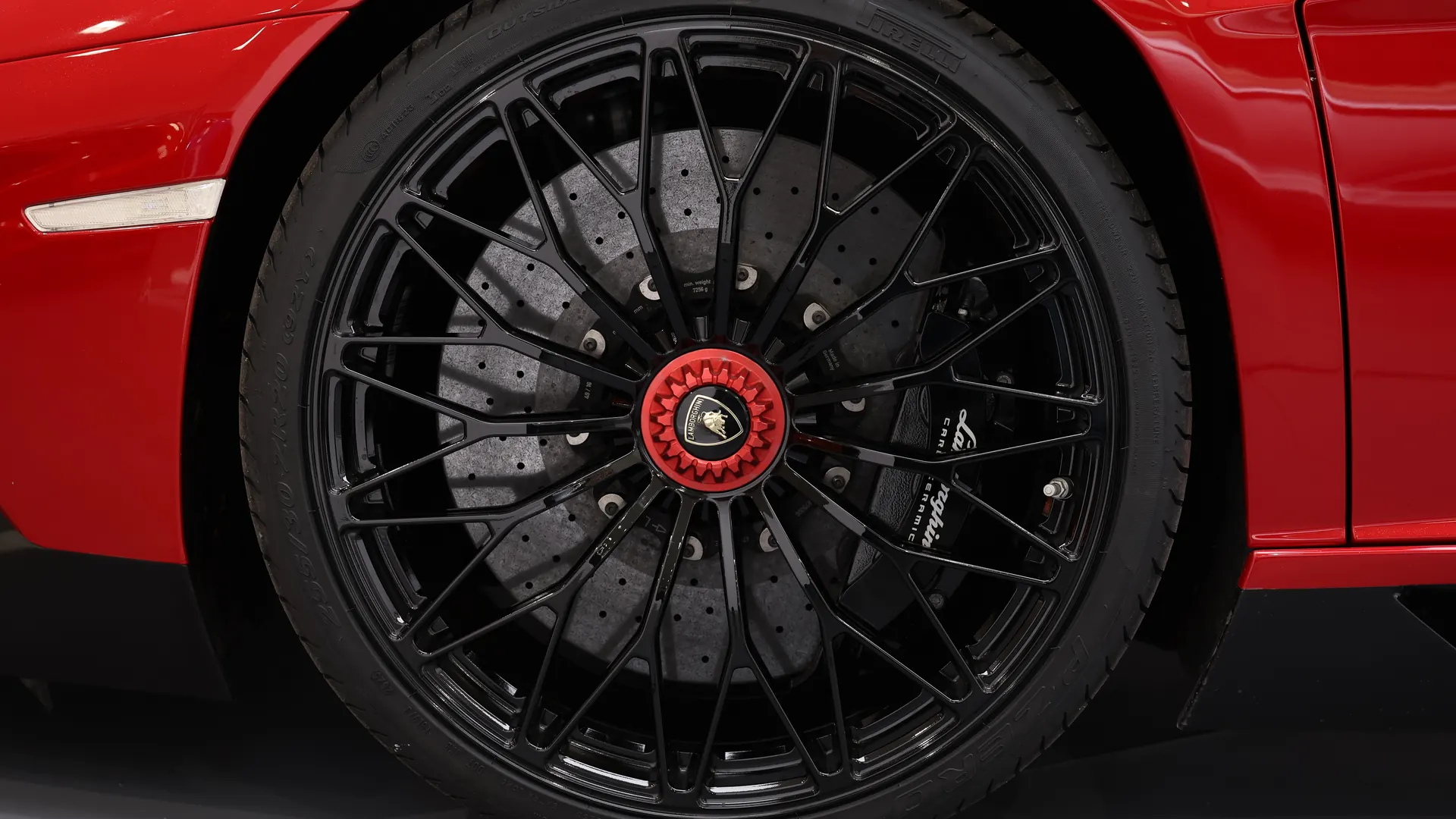 Lamborghini Aventador SV — photo 33