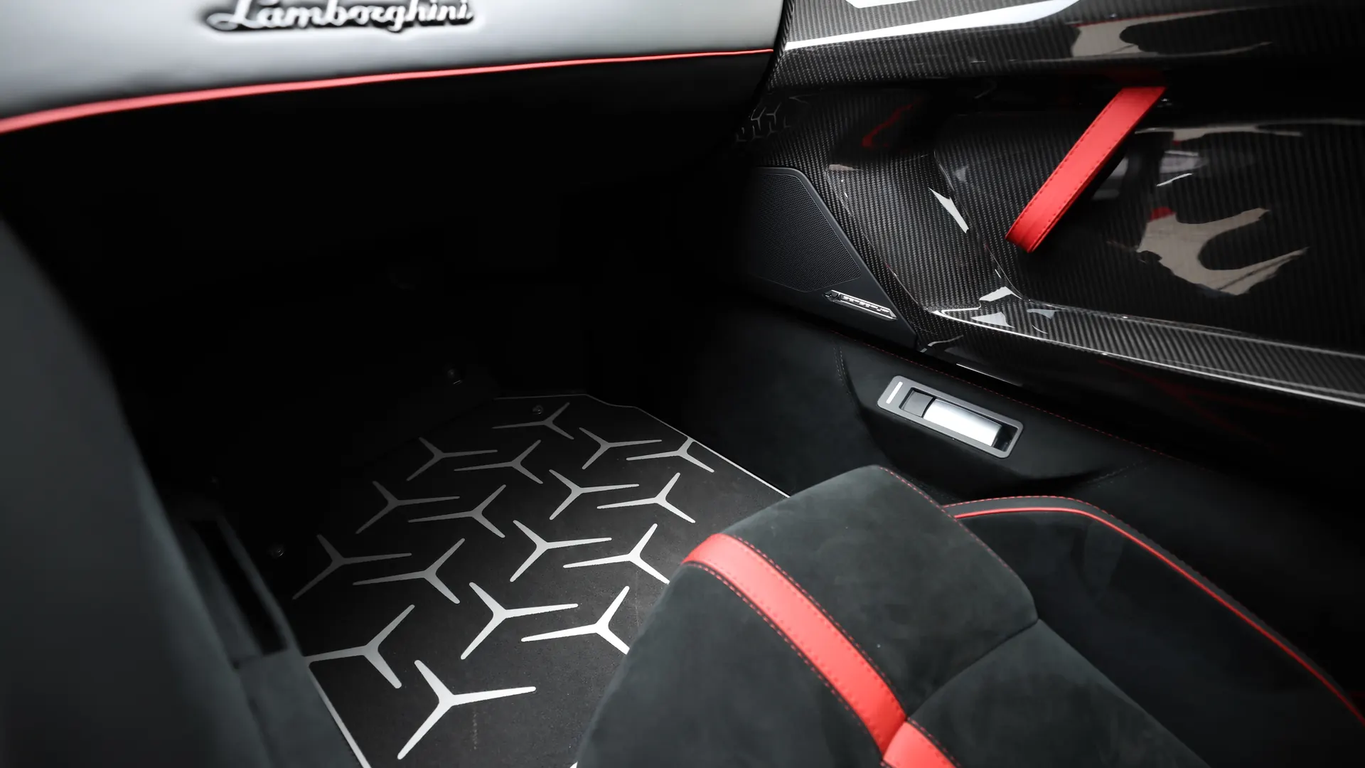 Lamborghini Aventador SV — photo 14