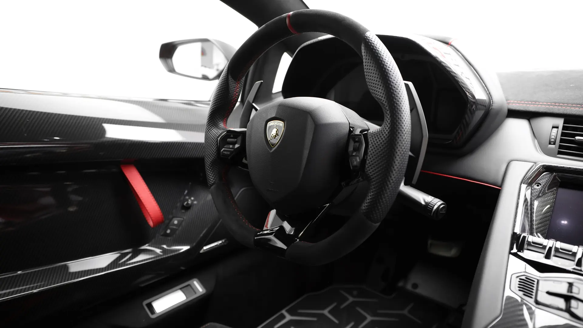 Lamborghini Aventador SV — photo 29