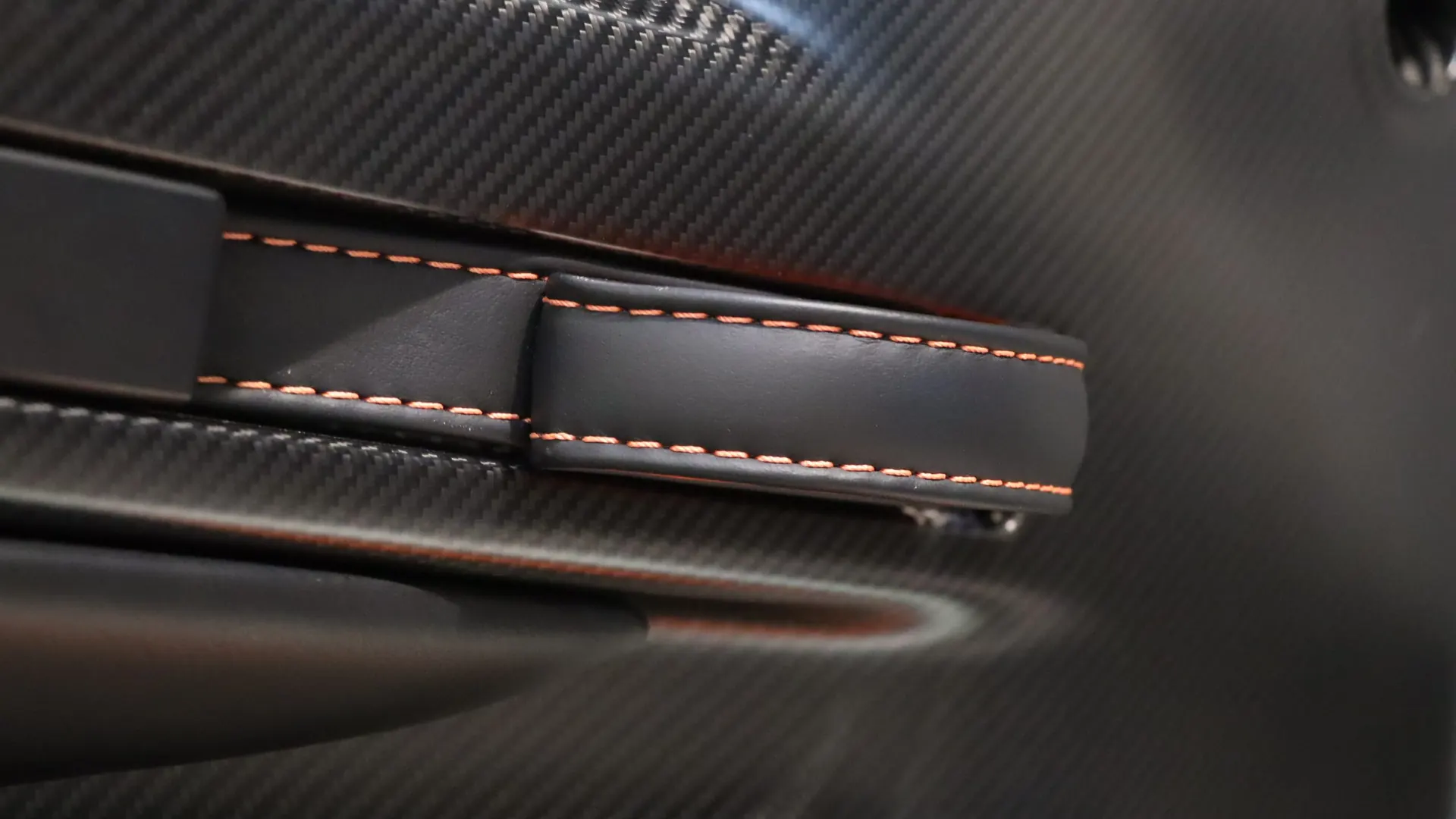 Aston Martin VANTAGE — photo 12
