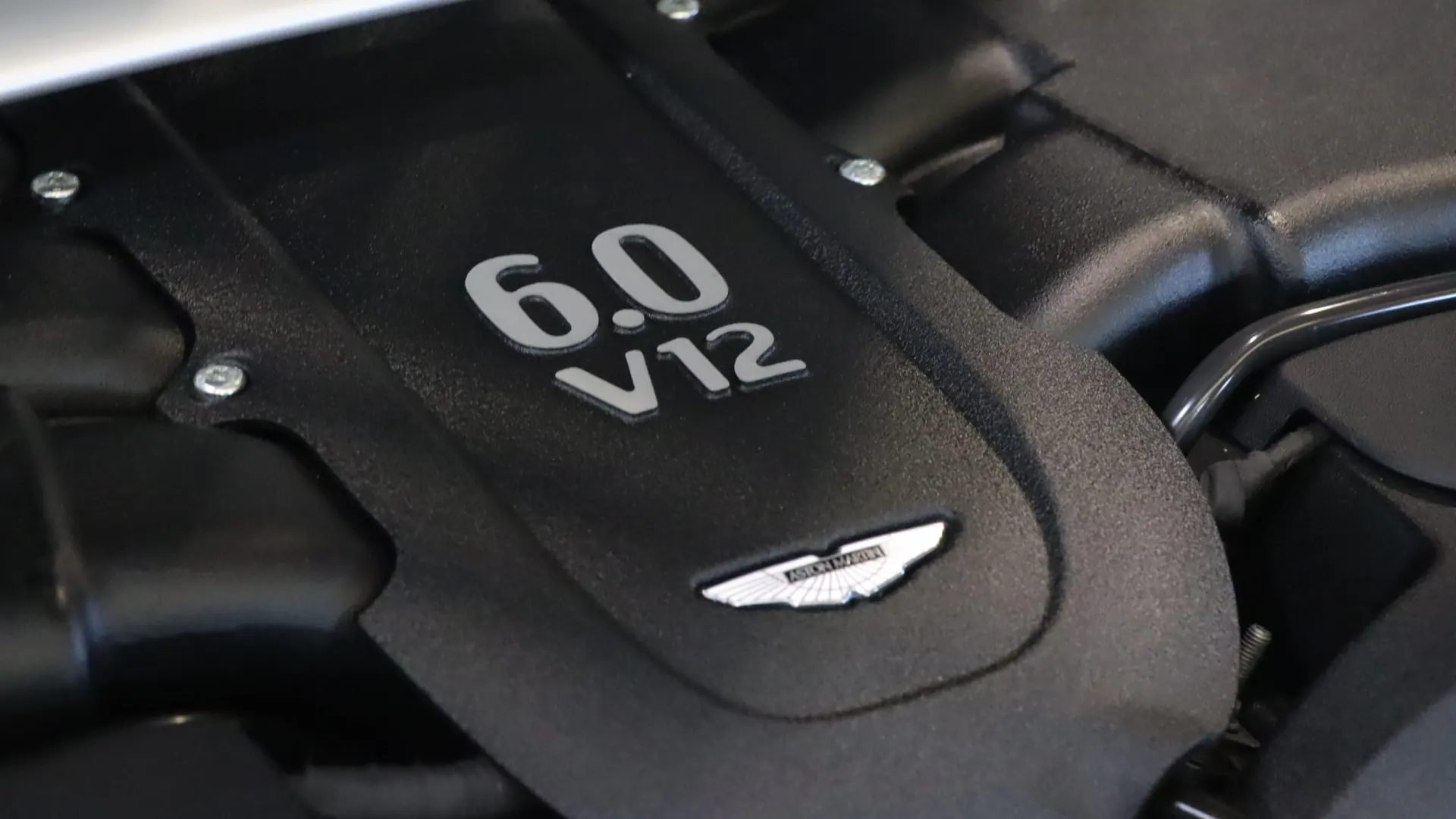 Aston Martin VANTAGE — photo 43