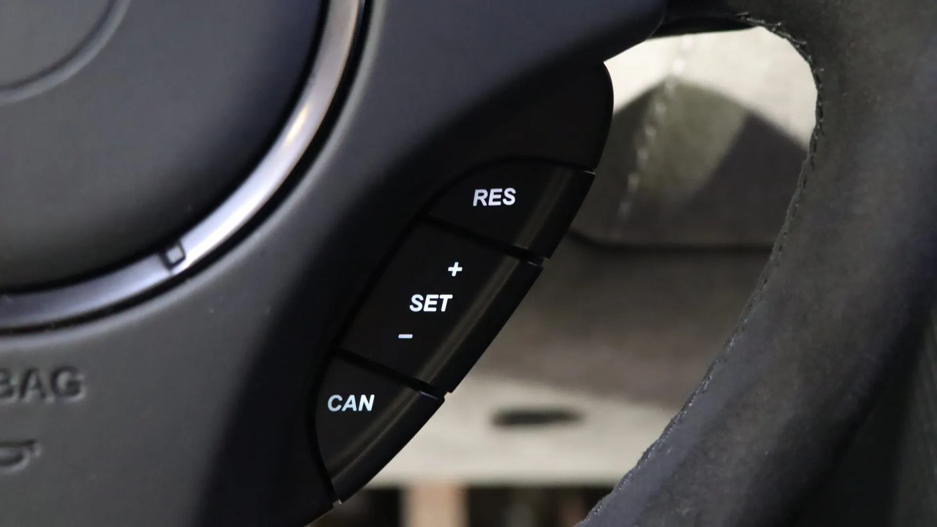 Aston Martin VANTAGE — photo 20