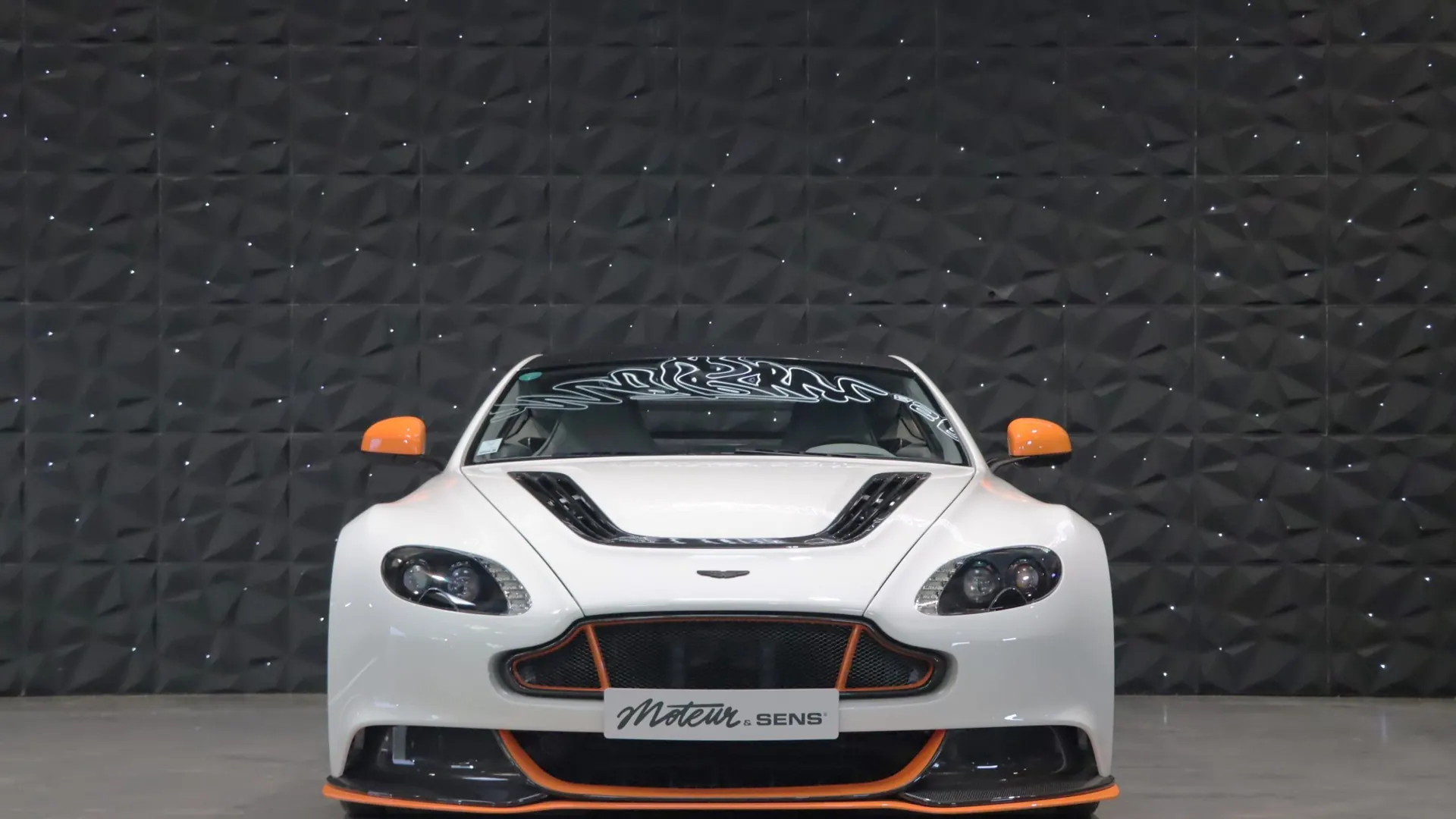 Aston Martin VANTAGE — photo 3