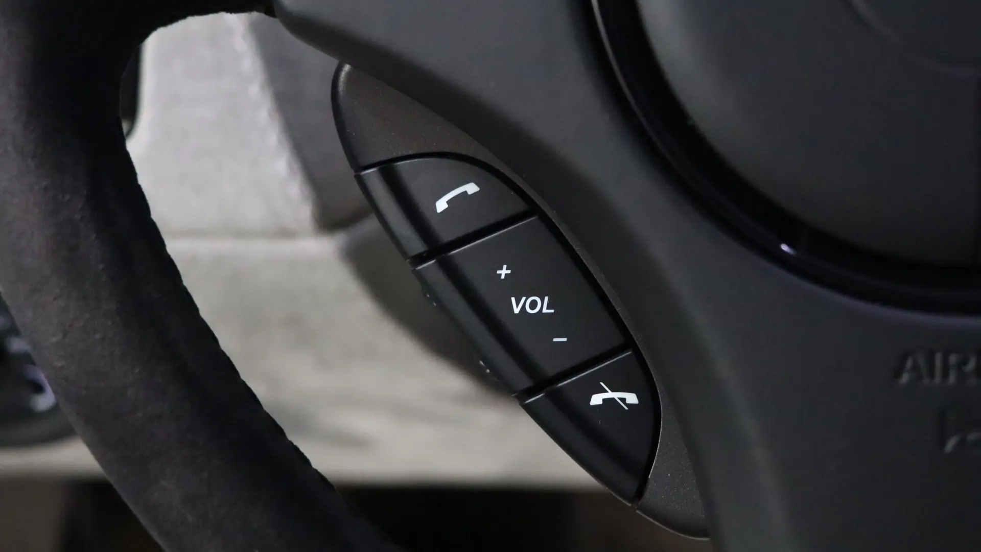 Aston Martin VANTAGE — photo 19
